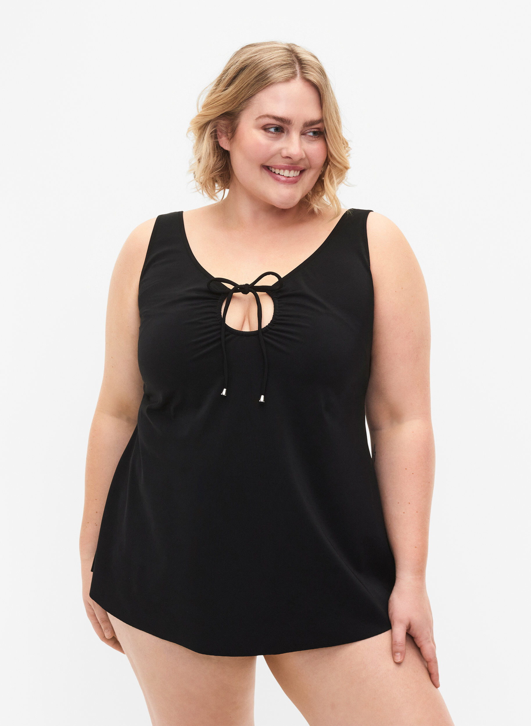 Zizzi Yksiv&auml;rinen tankini ny&ouml;riyksityiskohdalla, Black, Model image number 0