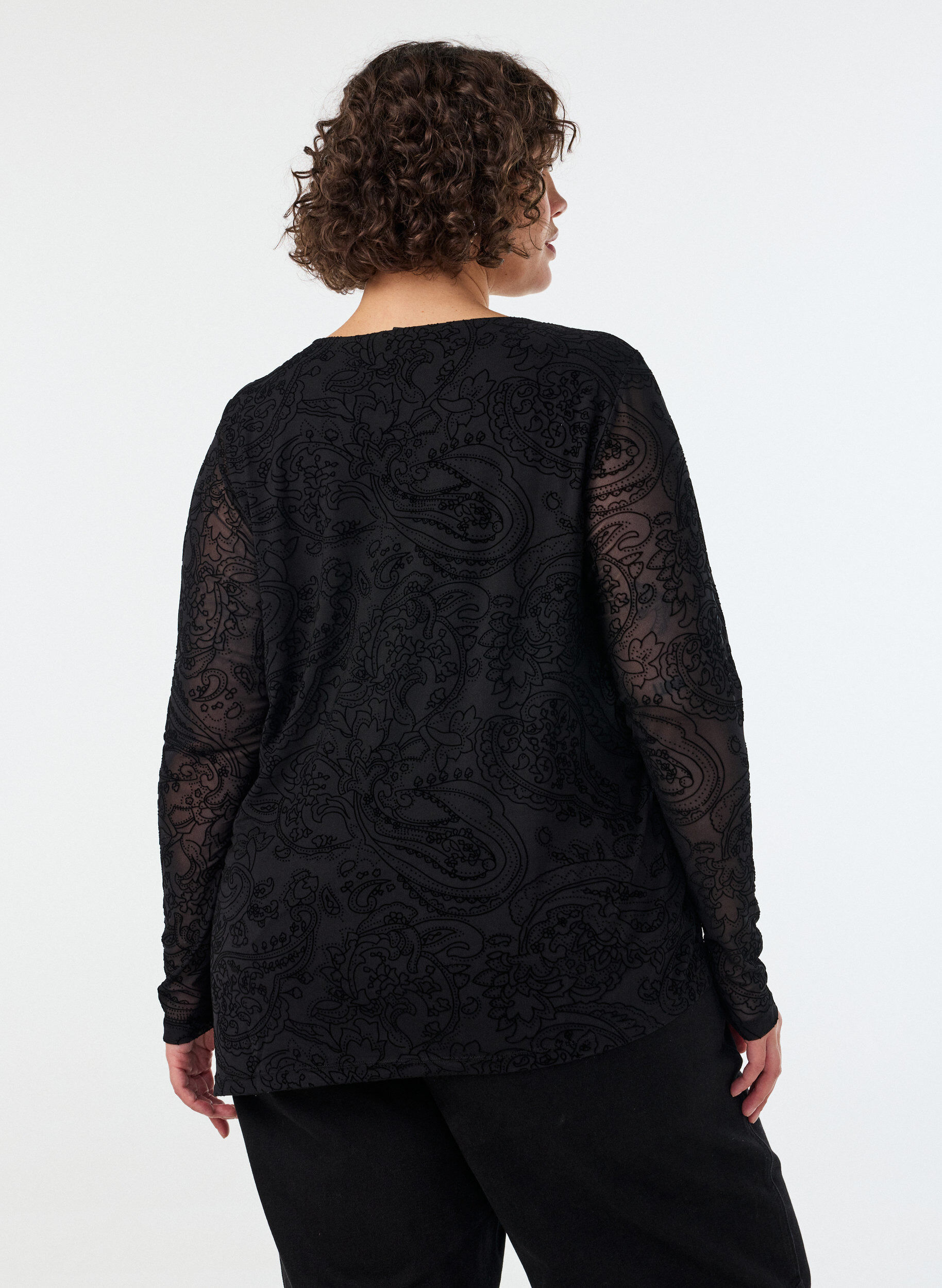 ZizziVerkkopusero paisleykuviolla ja ep&auml;symmetrisell&auml; helmalla, Musta, Model image number 2