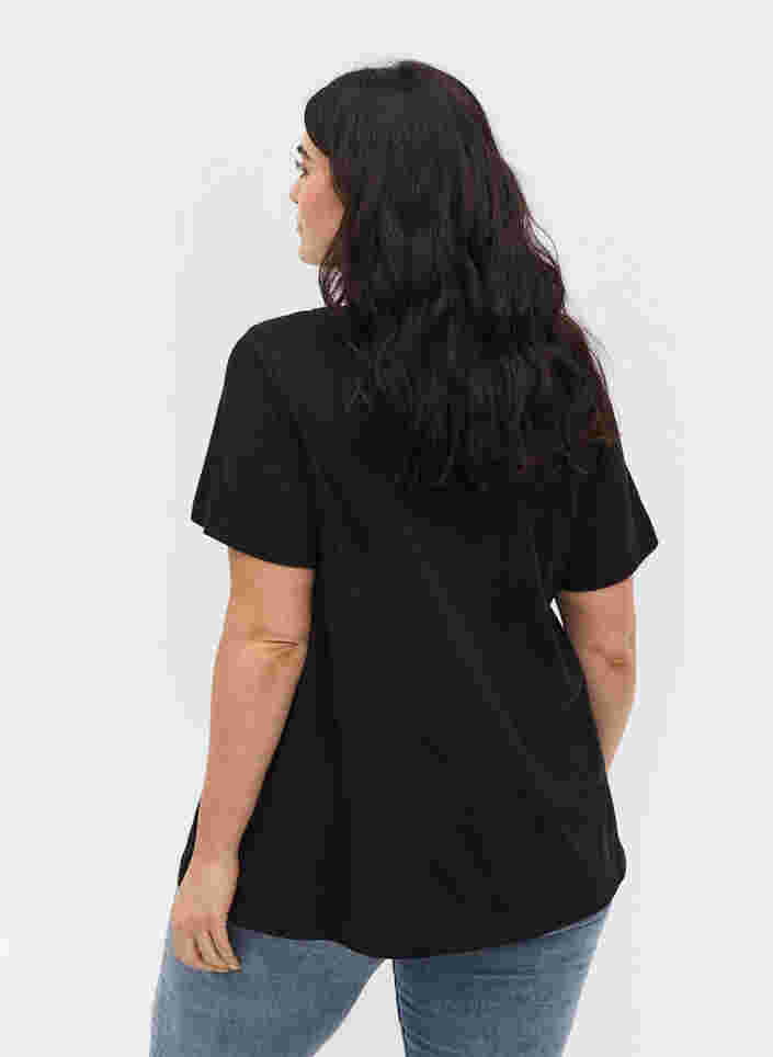 Puuvillainen t-paita printilllä, Black Cyclamen LOVE, Model image number 1