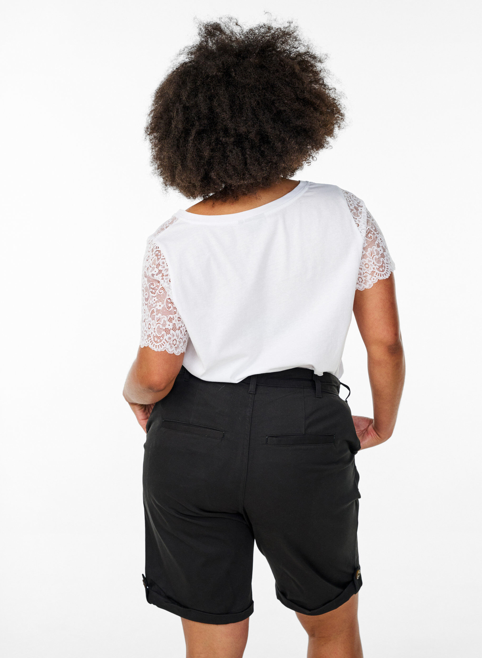 Zizzi Chino-shortsit taskuilla, Musta, Model image number 2