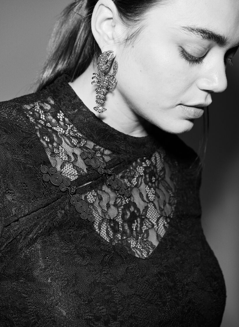 Pitsipusero kierreyksityiskohdalla ja lyhyillä hihoilla, Musta, Image