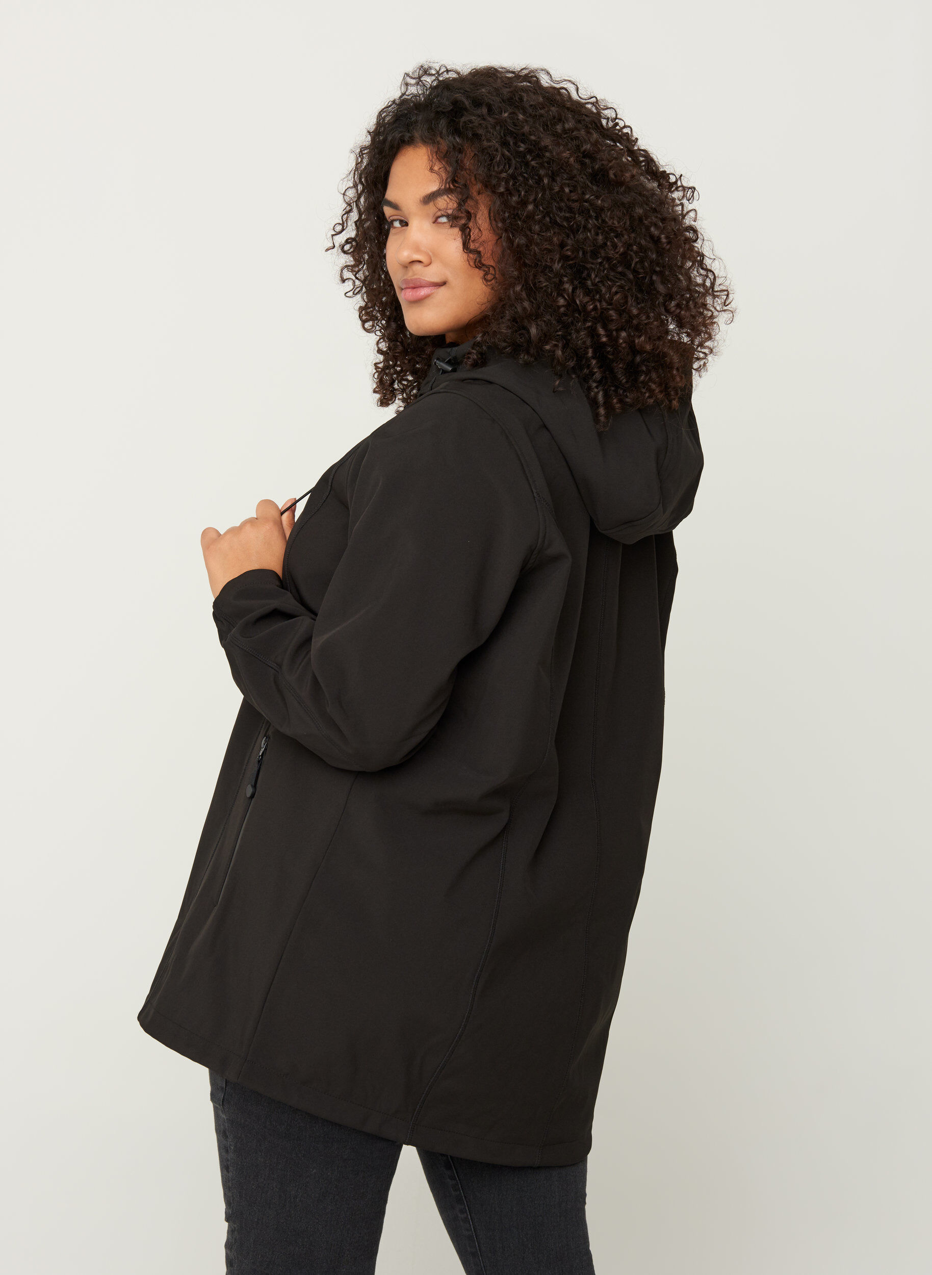 Zizzi Lyhyt softshell-takki hupulla, Black, Model image number 2