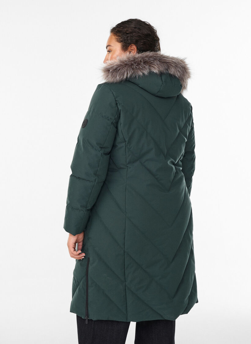 Pitk&auml; talvitakki koukku-kiinnityksill&auml; ja tekoturkiskauluksella, Vihre&auml;, Model image number 2