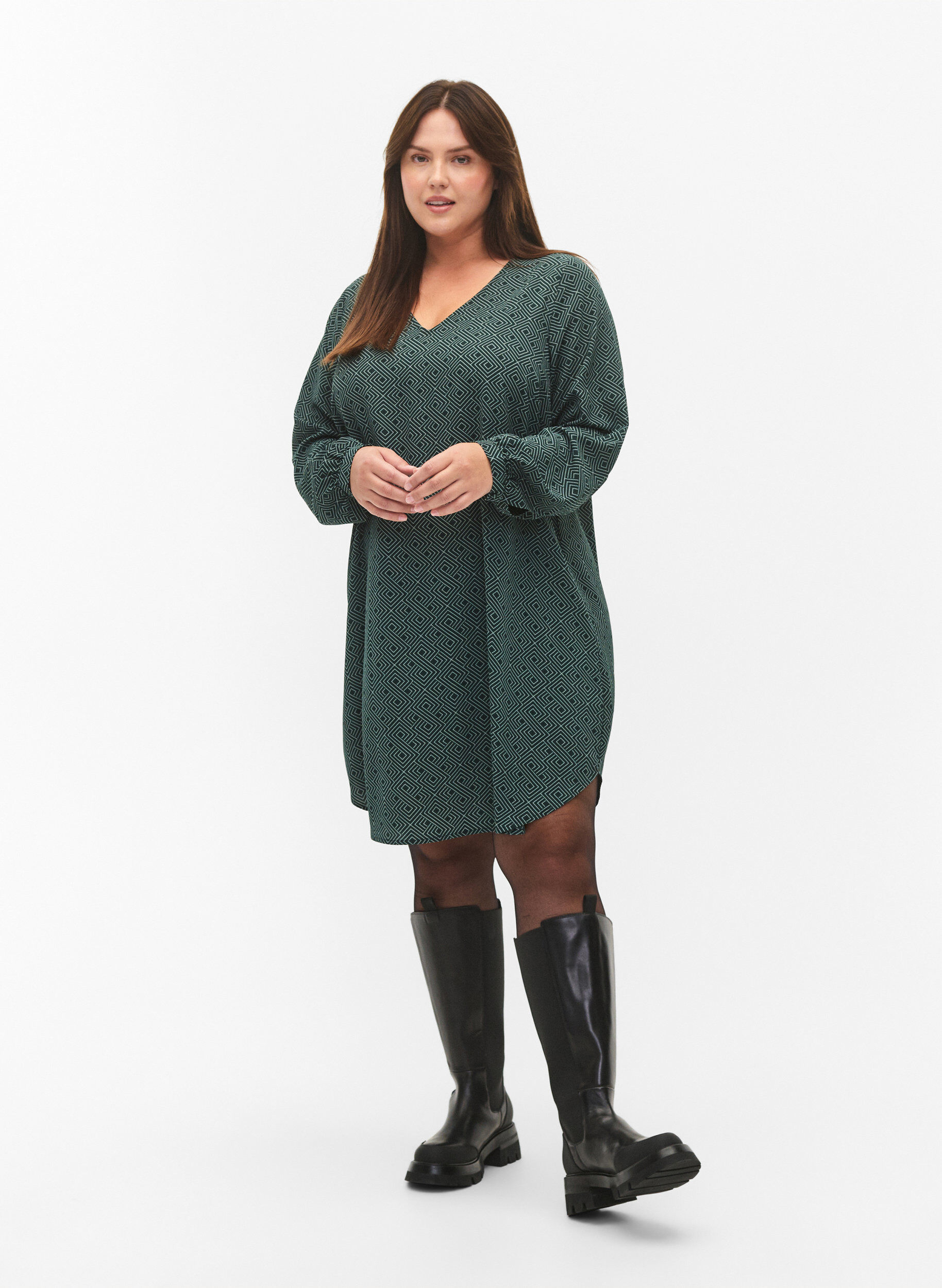 Zizzi V-kauluksellinen mekko kuviolla, Scarab Graphic AOP, Model image number 2