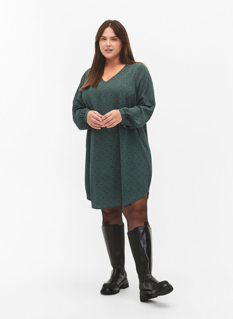 V-kauluksellinen mekko kuviolla, Scarab Graphic AOP, Model image number 2