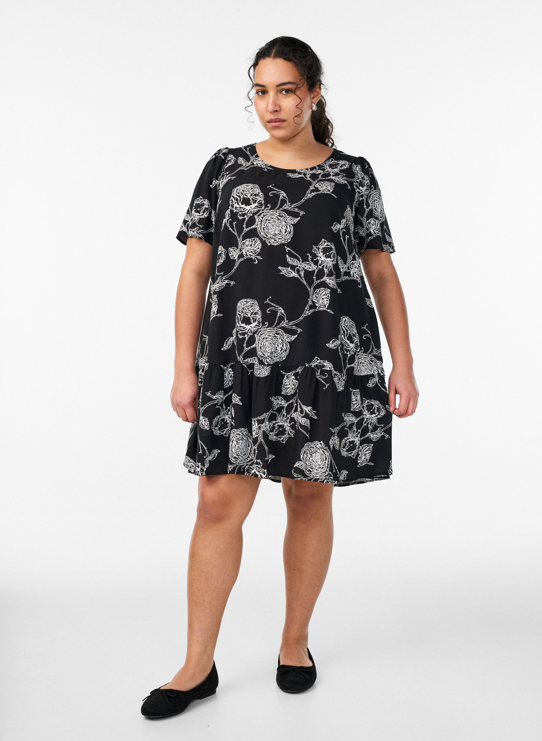 ZizziViskoosimekko leikkauslinjalla, Musta, Model image number 1
