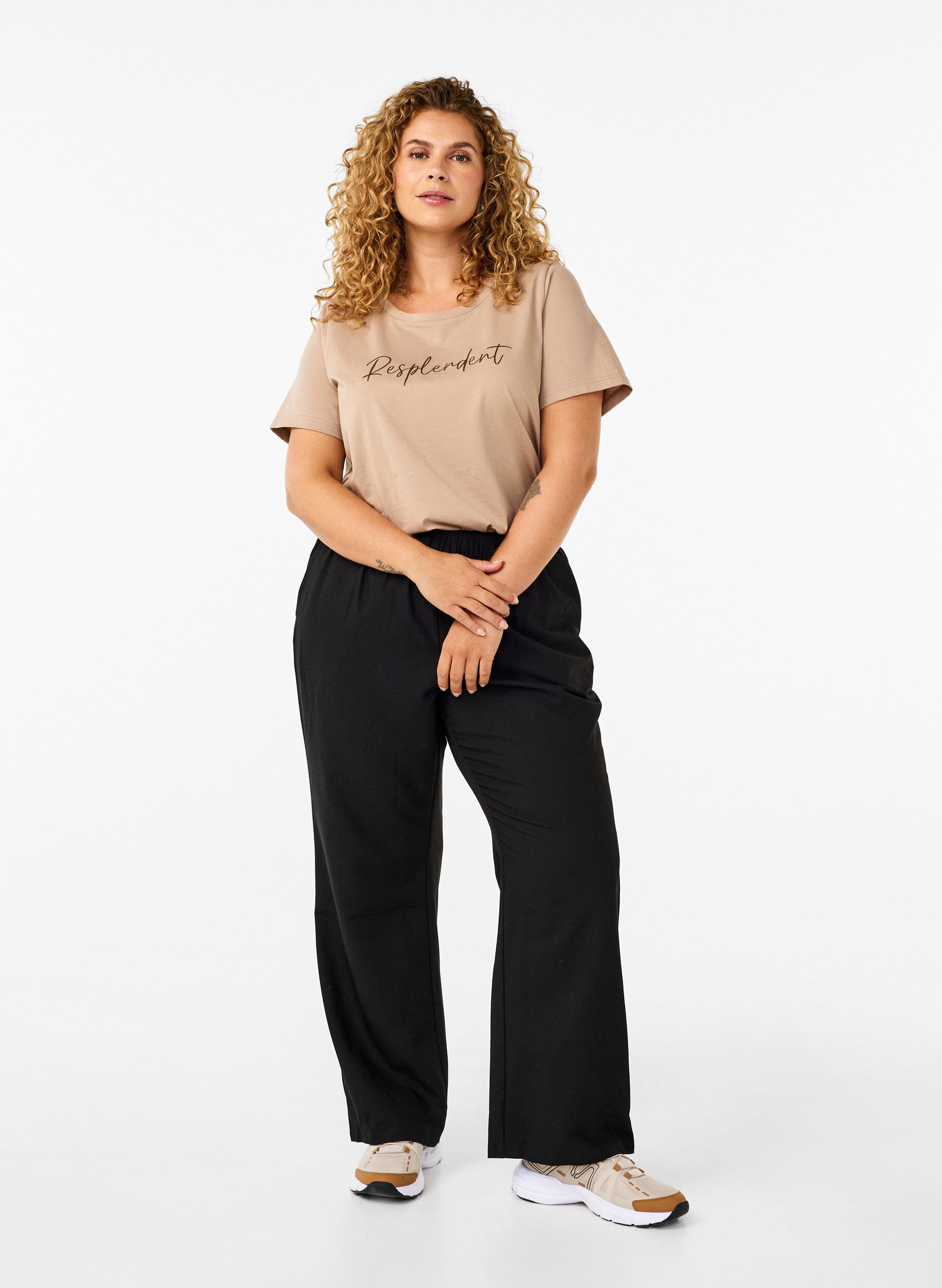 ZizziLeve&auml;lahkeiset housut taskuilla, Musta, Model image number 0