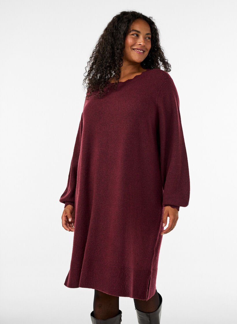 Lyhyt neulemekko aaltoilevalla helmalla ja halkioilla, Punainen, Model image number 0