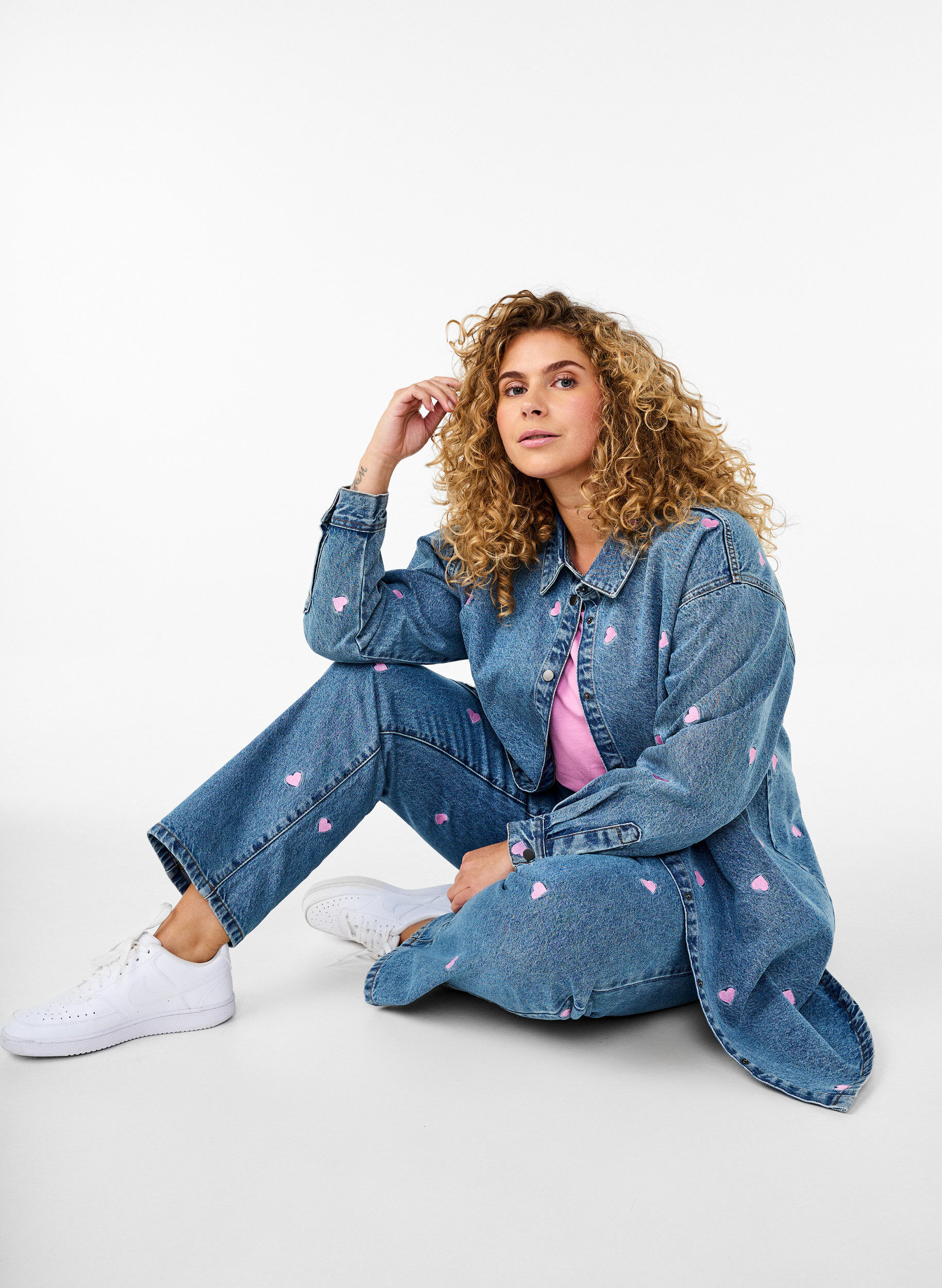 Zizzi Rento farkkupaita kirjailtuilla syd&auml;mill&auml;, Light Blue Heart, Image image number 0