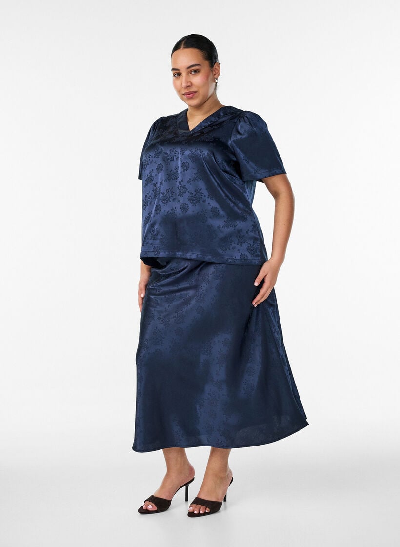 Satiininen hame, jossa s&auml;vy s&auml;vyyn kukkakuviointi, Sininen, Model image number 0