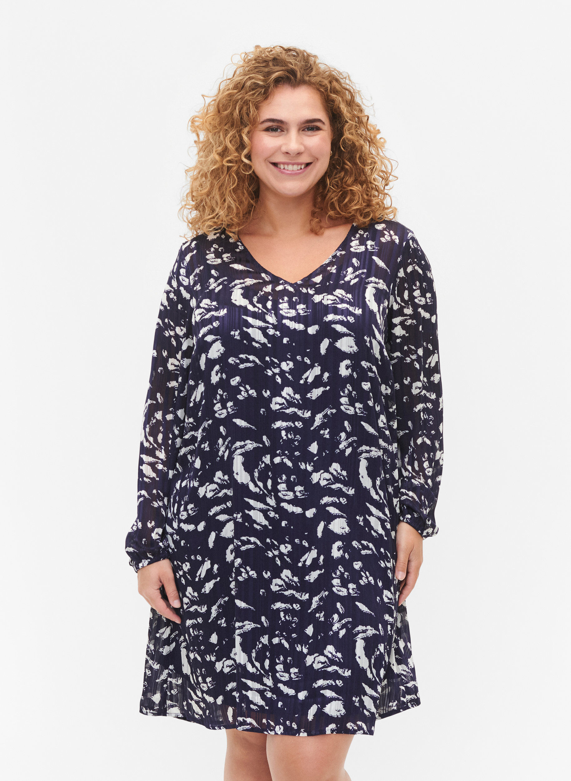 Zizzi Printillinen pitk&auml;hihainen mekko, v-p&auml;&auml;ntiell&auml;, Blue Leaf AOP, Model image number 0