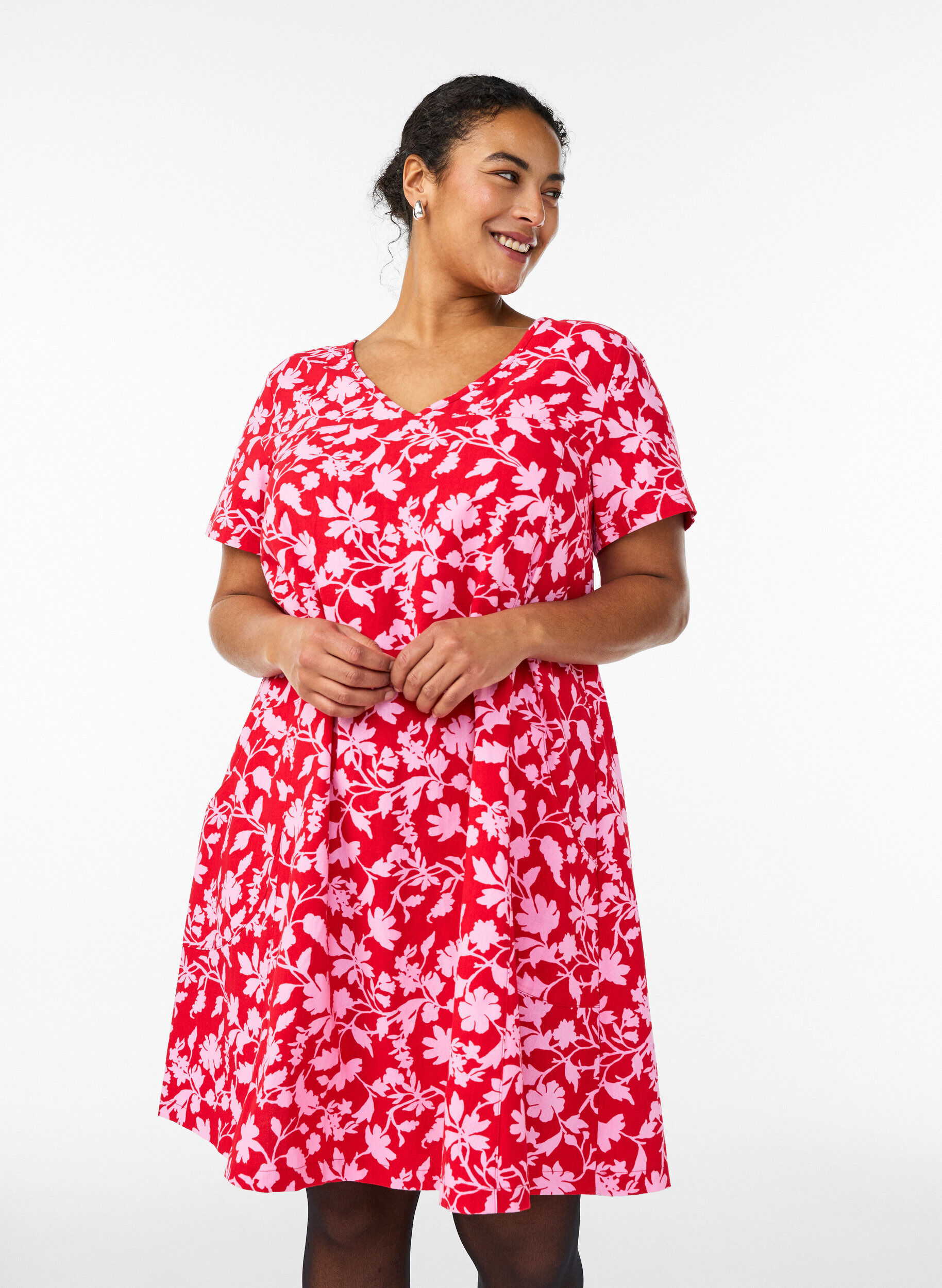 Lyhyt a-linjainen mekko kukkakuviolla, Punainen, Model