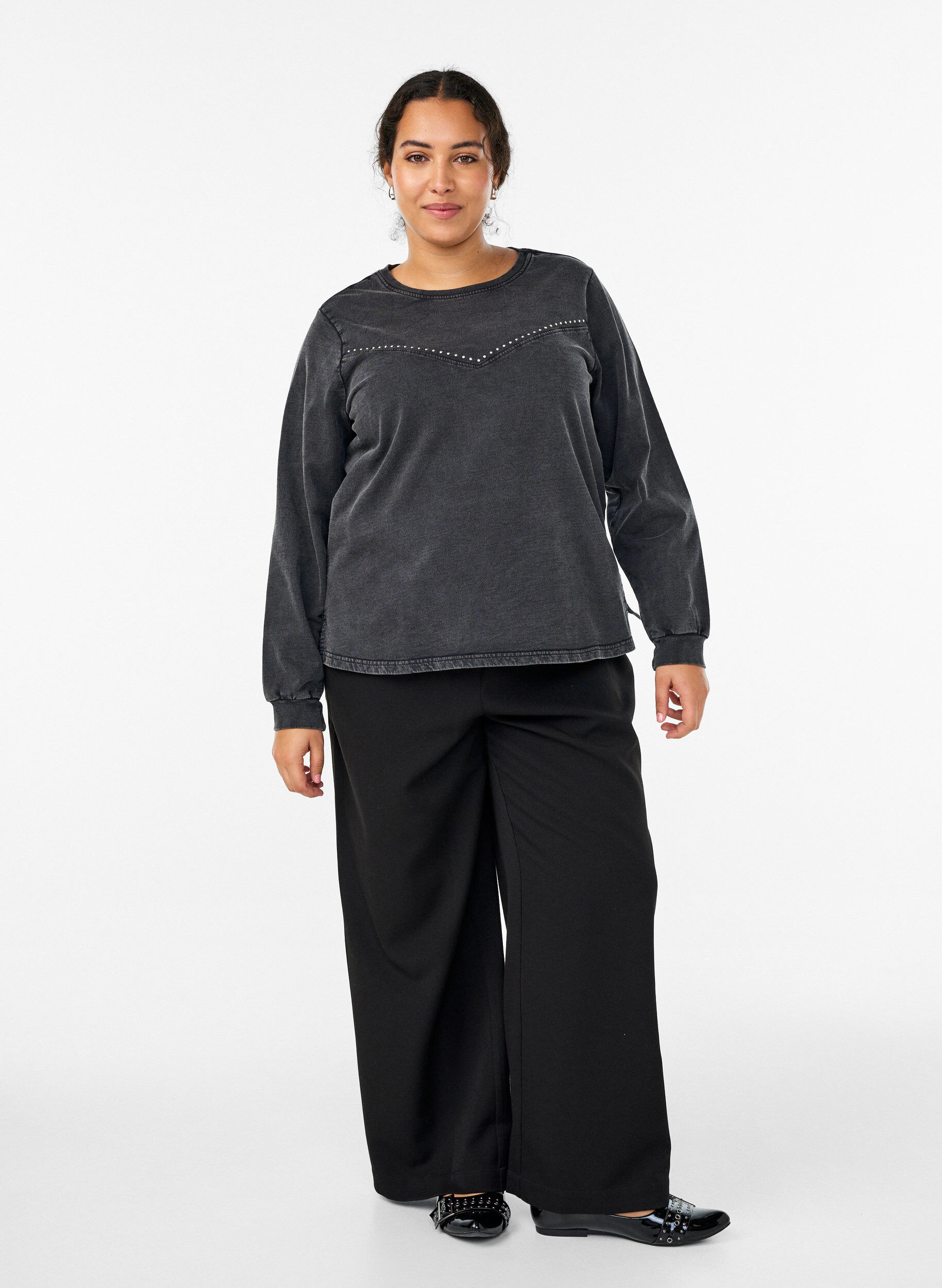 Zizzi Swetari strassikivill&auml; ja pesty look, Harmaa, Model image number 1