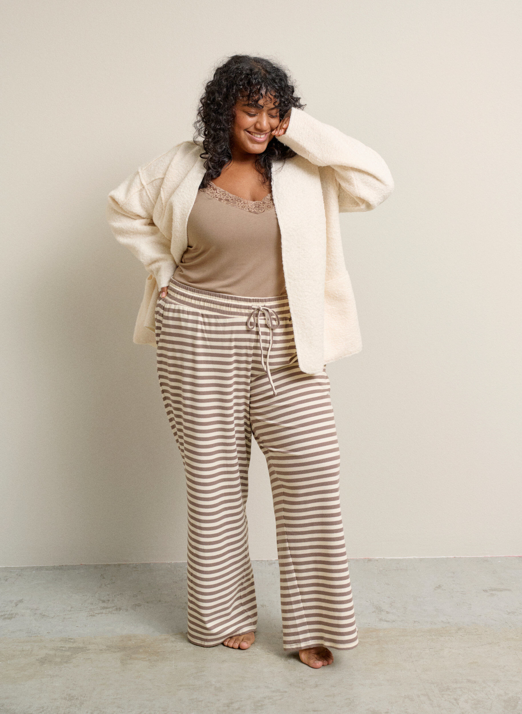 Zizzi Rento neuletakki taskuilla, Vanilja, Image image number 0