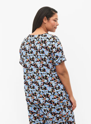 Printattu pyjamapaita viskoosia, Black Blue Flower, Model image number 1
