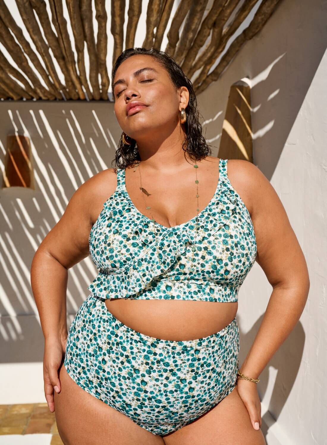 Bikinisetti, jossa on kukkia, , Model