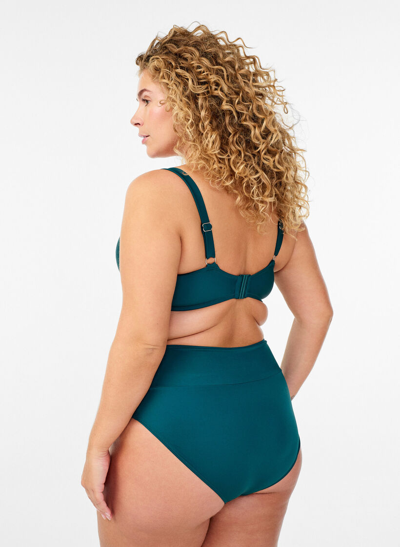 Bikinialaosat kietaisuyksityiskohdalla, Vihre&auml;, Model