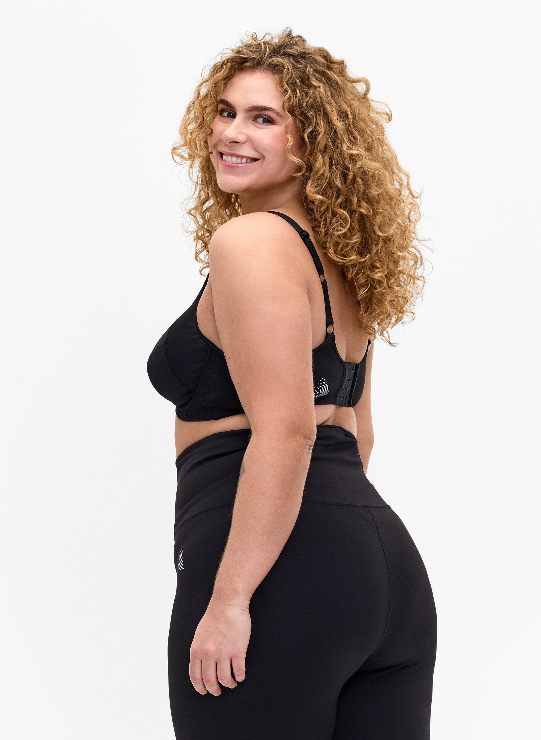 Zizzi CORE, HIGH SUPPORT WIRE BRA - Kaarituelliset urheilurintaliivit, Musta, Model image number 2