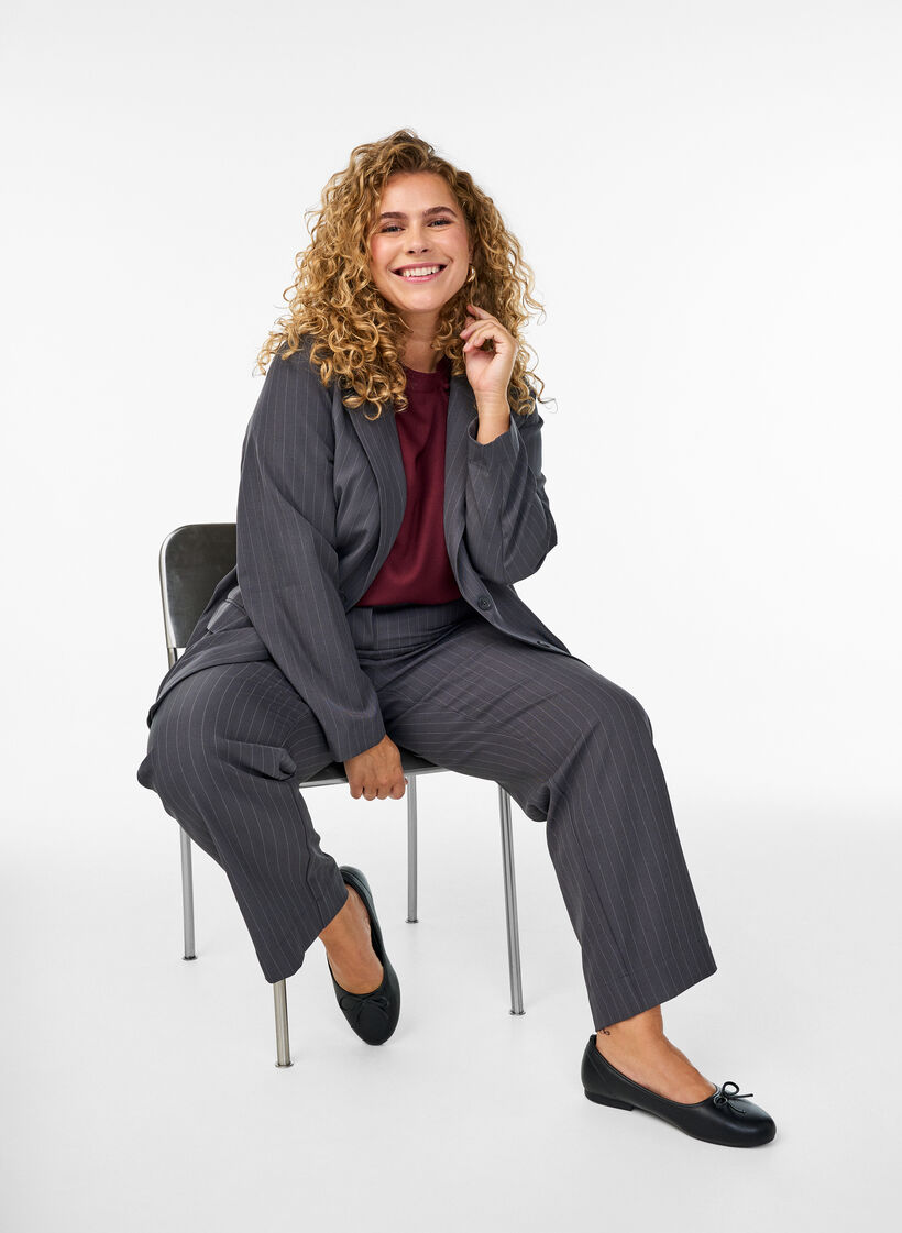 Harmaa puku, , Model