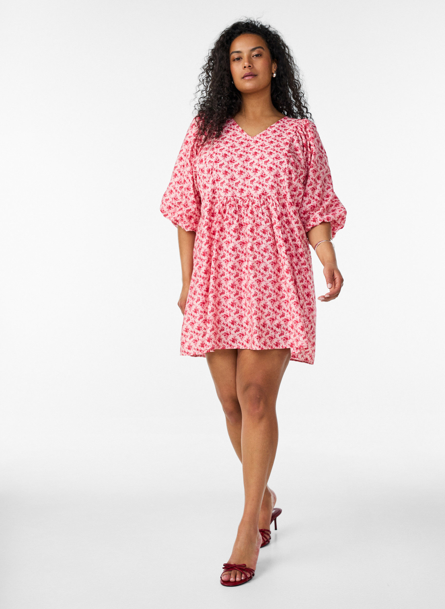 ZizziLyhyt viskoosimekko empire-linjalla ja pussihihoilla, Punainen, Model image number 1