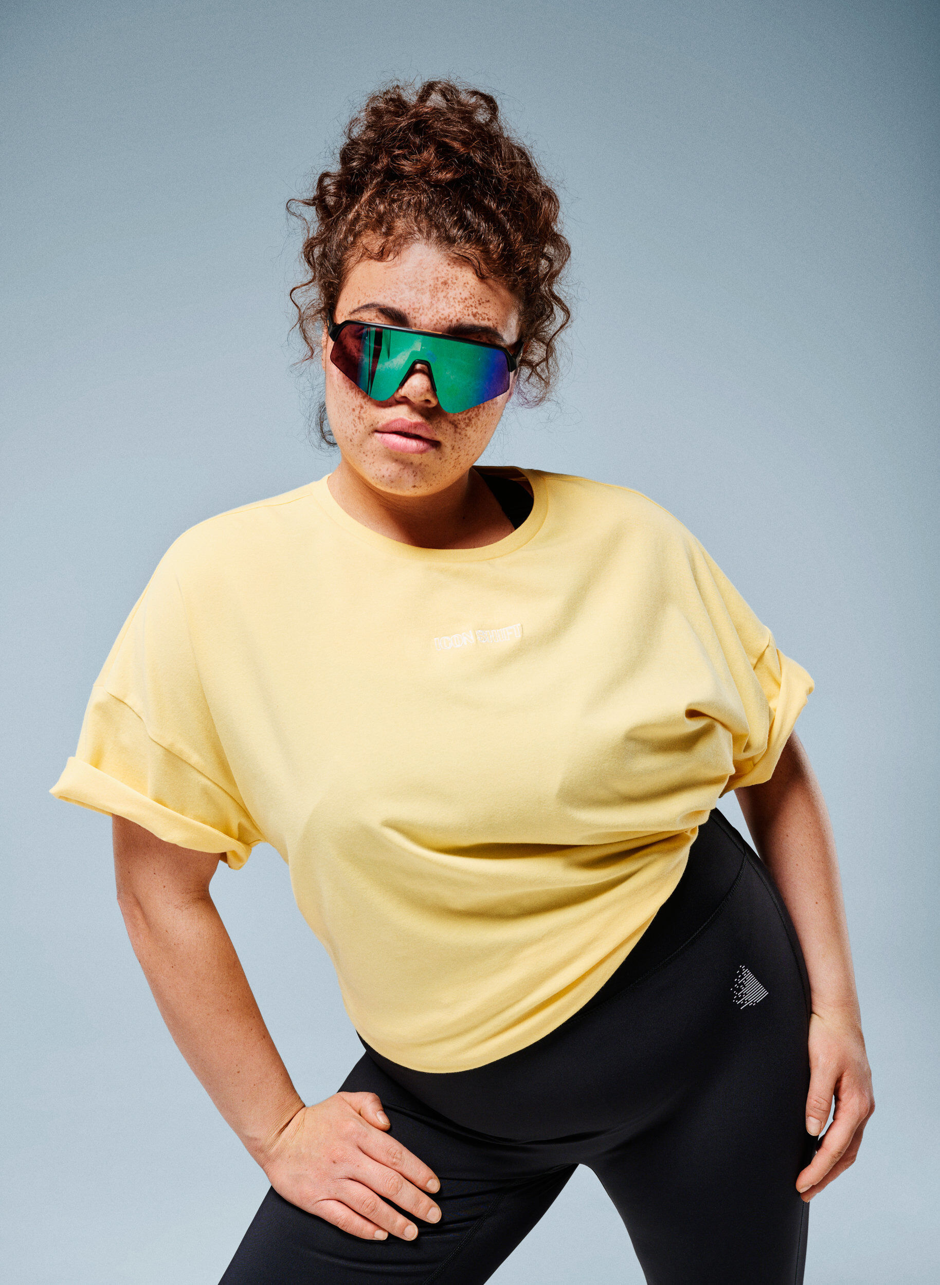 Luomupuuvillainen T-paita pienell&auml; etumotiivilla