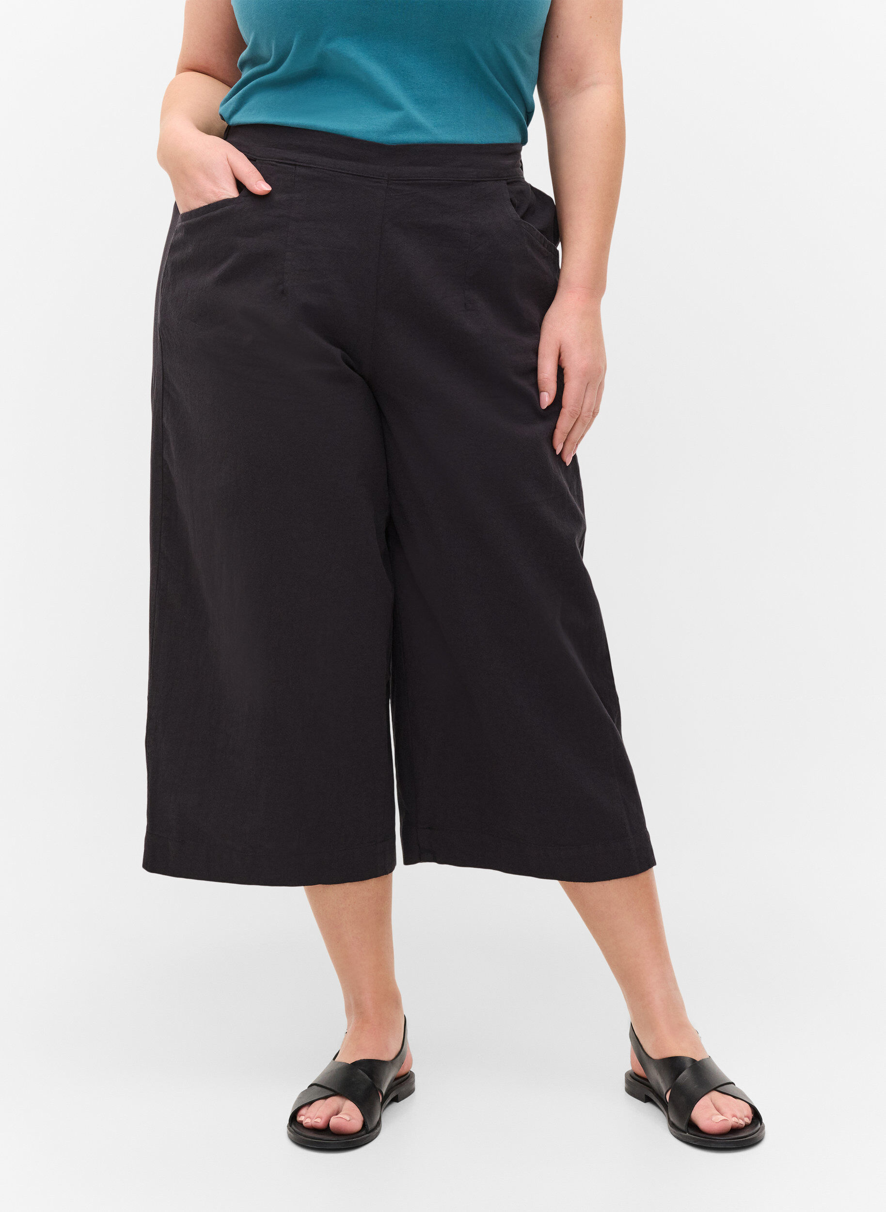 Zizzi V&auml;lj&auml;t culottes-housut puuvillasta , Black, Model image number 2