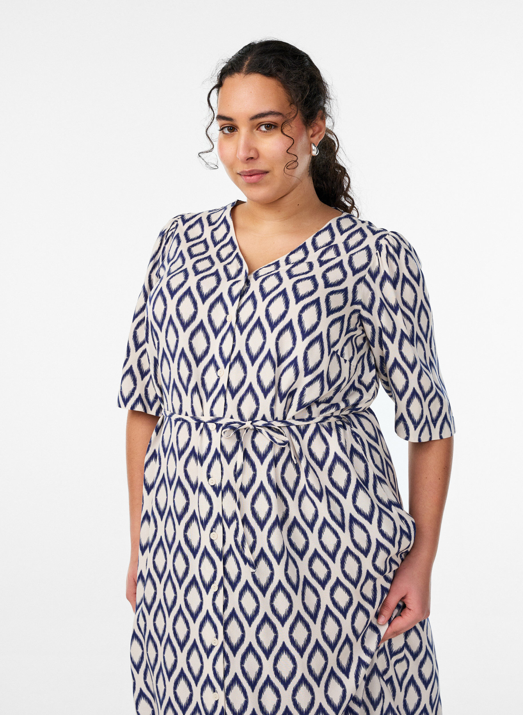 Zizzi Midimekko printill&auml; ja solmittavalla vy&ouml;ll&auml;, Vanilja, Model image number 2