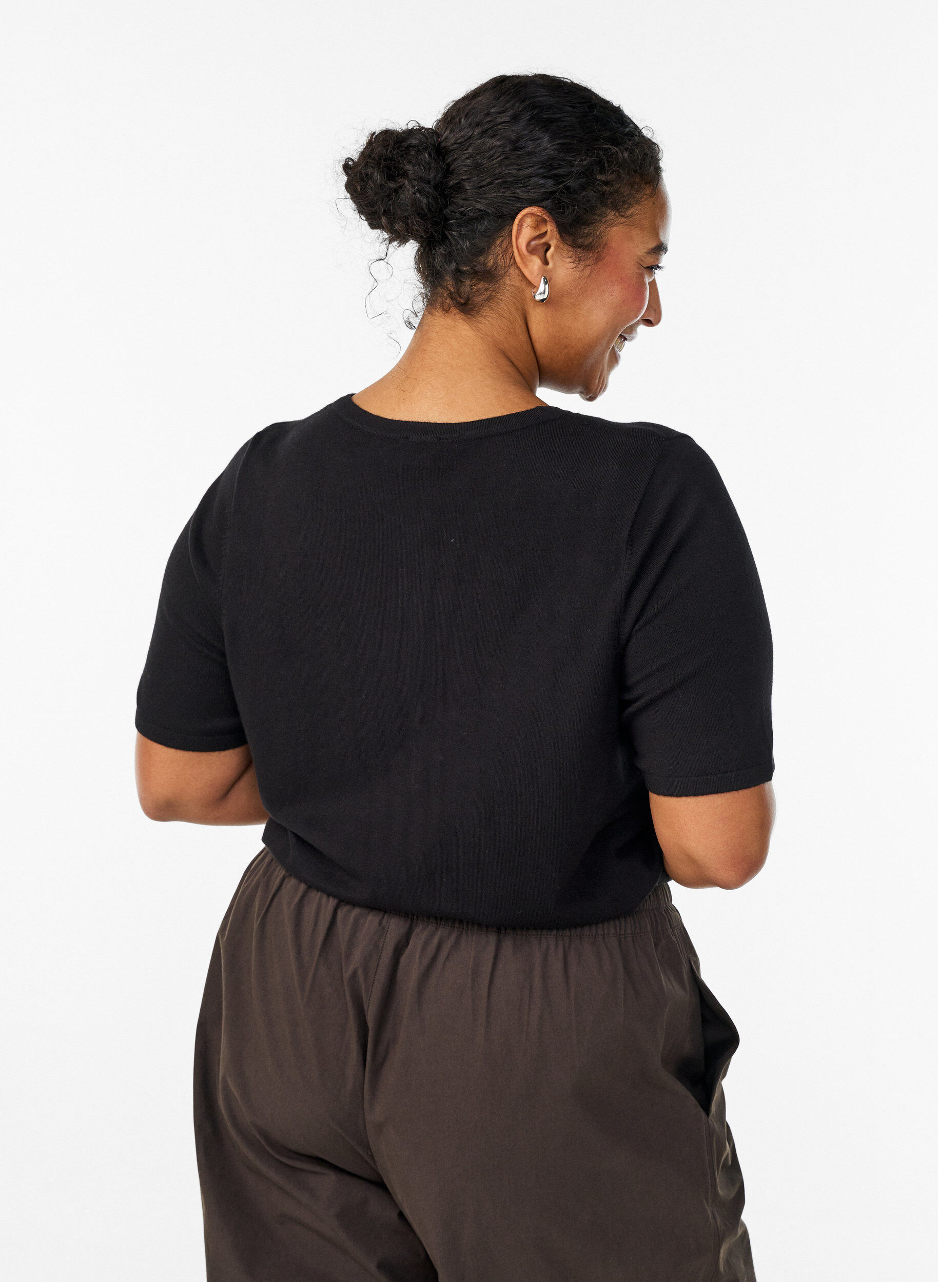 Zizzi Lyhythihainen neuletakki viskoosista, Musta, Model image number 2