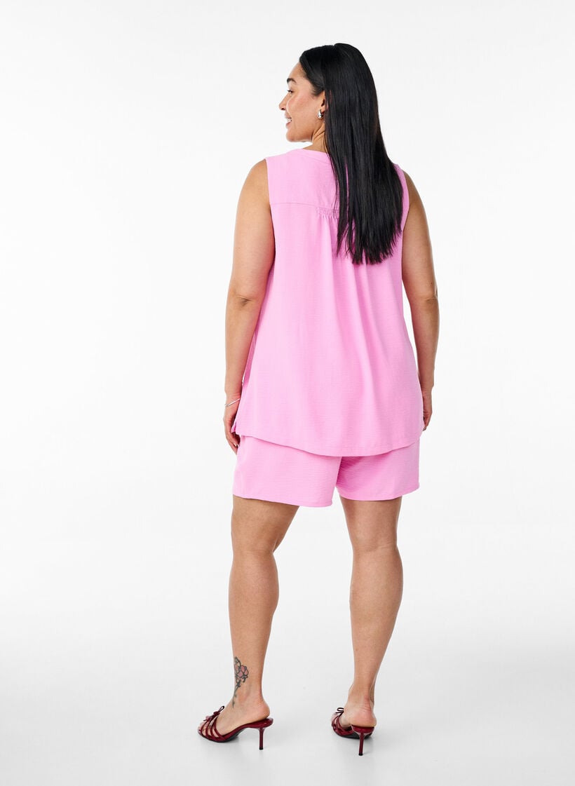 Shortsit, joissa on taskut ja joustava vy&ouml;t&auml;r&ouml;nauha, Vaaleanpunainen, Model image number 2