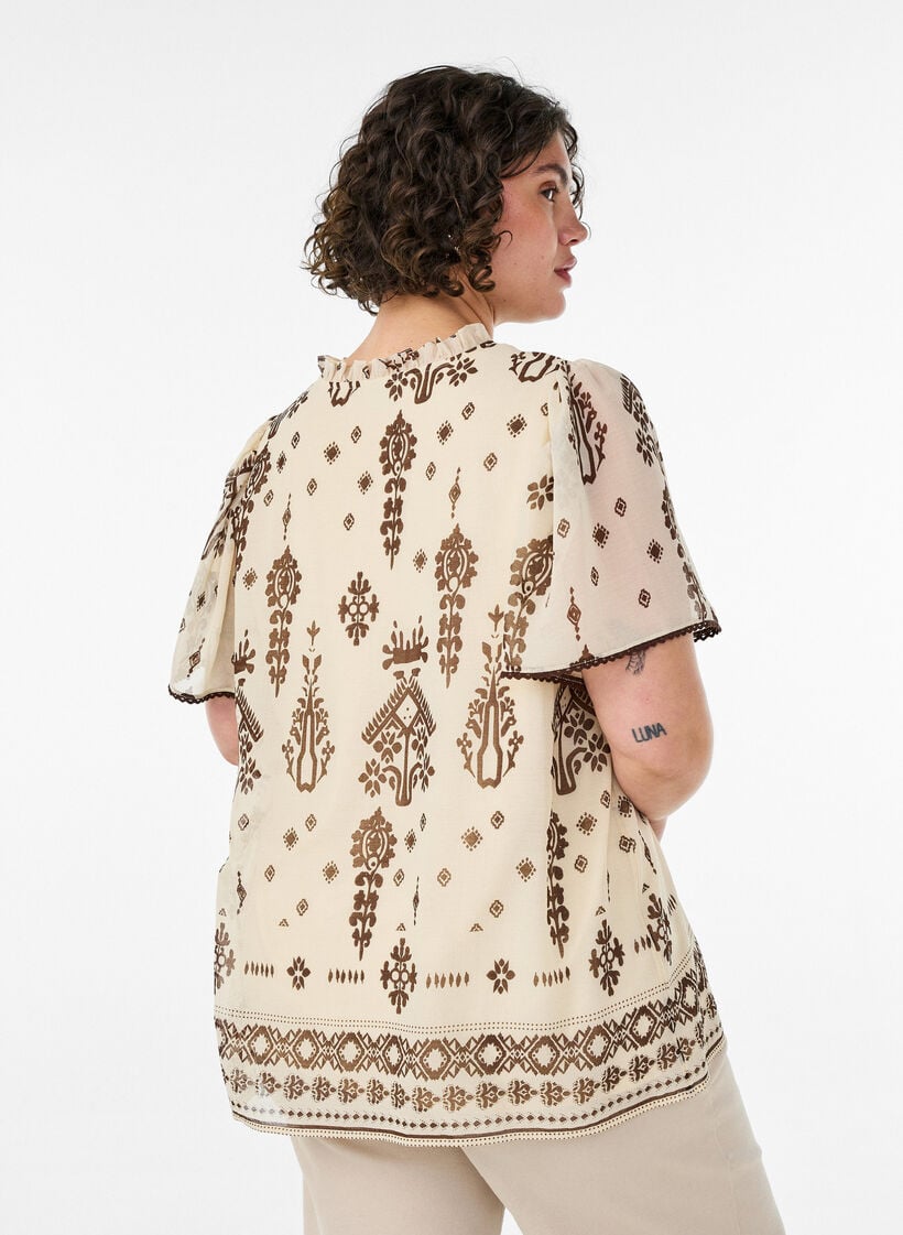Pusero kuviolla ja virkatulla reunuksella, Beige, Model image number 2