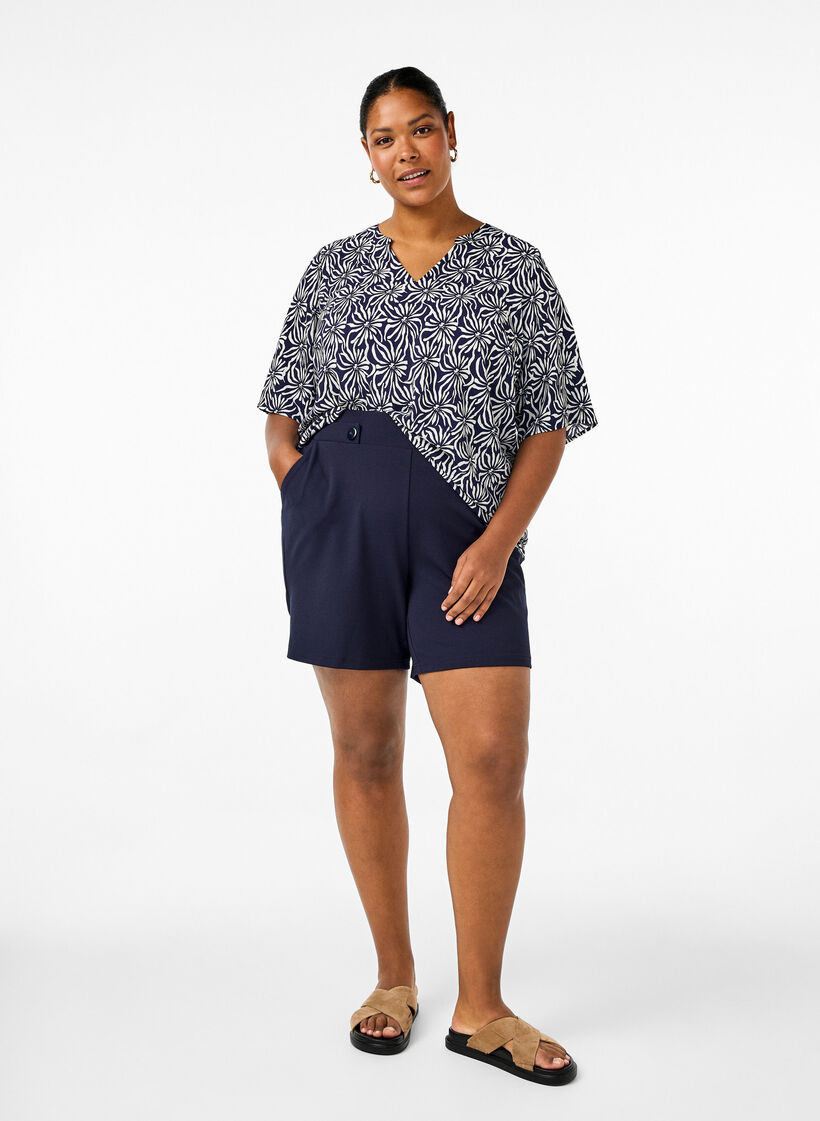 Kukkakuvioitu pusero, jossa on V-pääntie, White Blue Flower, Model image number 2