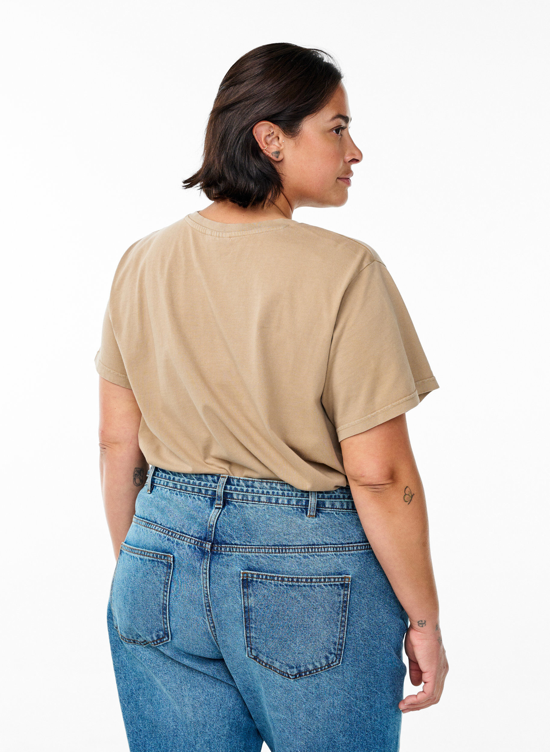 Zizzi Luomupuuvillainen T-paita strassikivill&auml; ja perhoskuviolla, Ruskea, Model image number 2