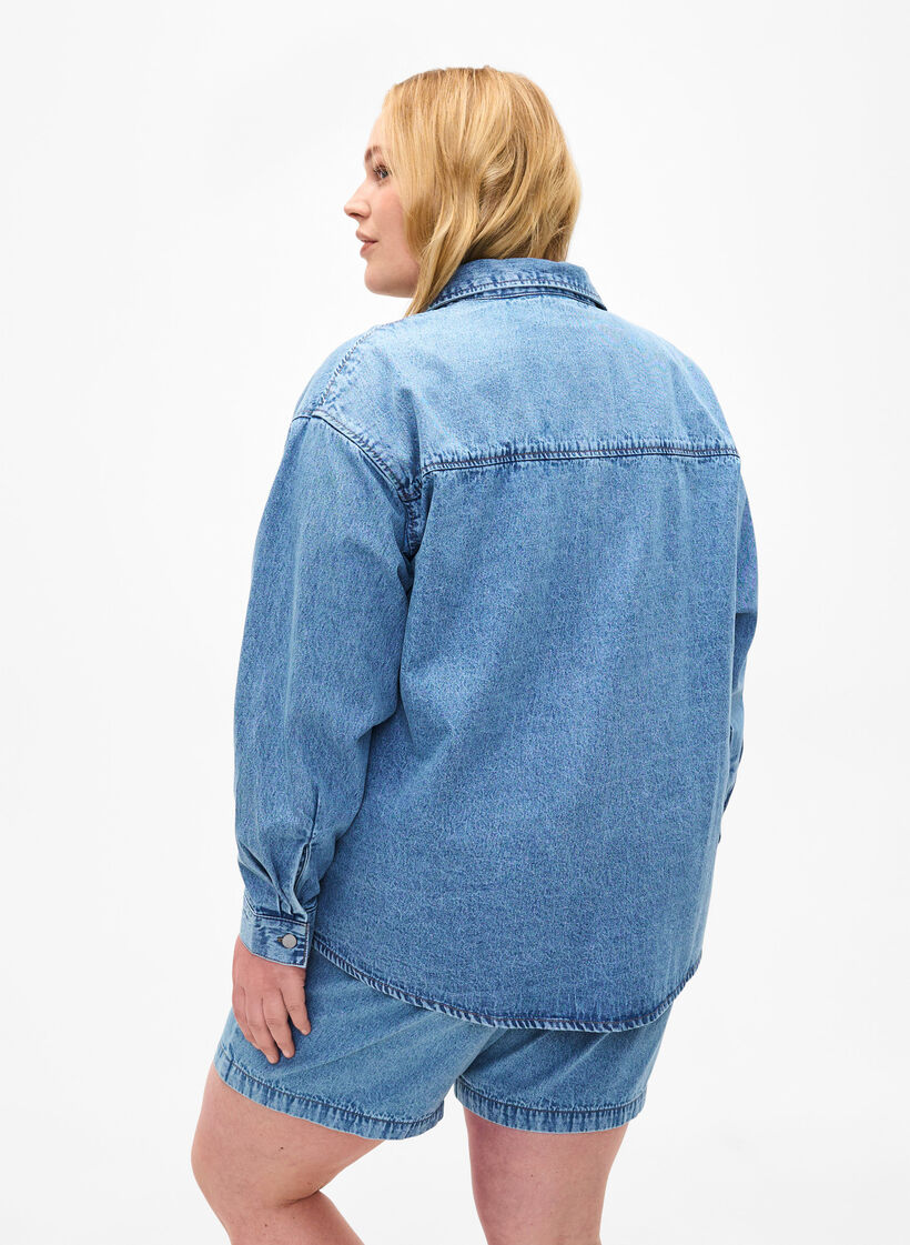 Väljä farkkupaita, jossa on rintatasku, Light blue denim, Model image number 1