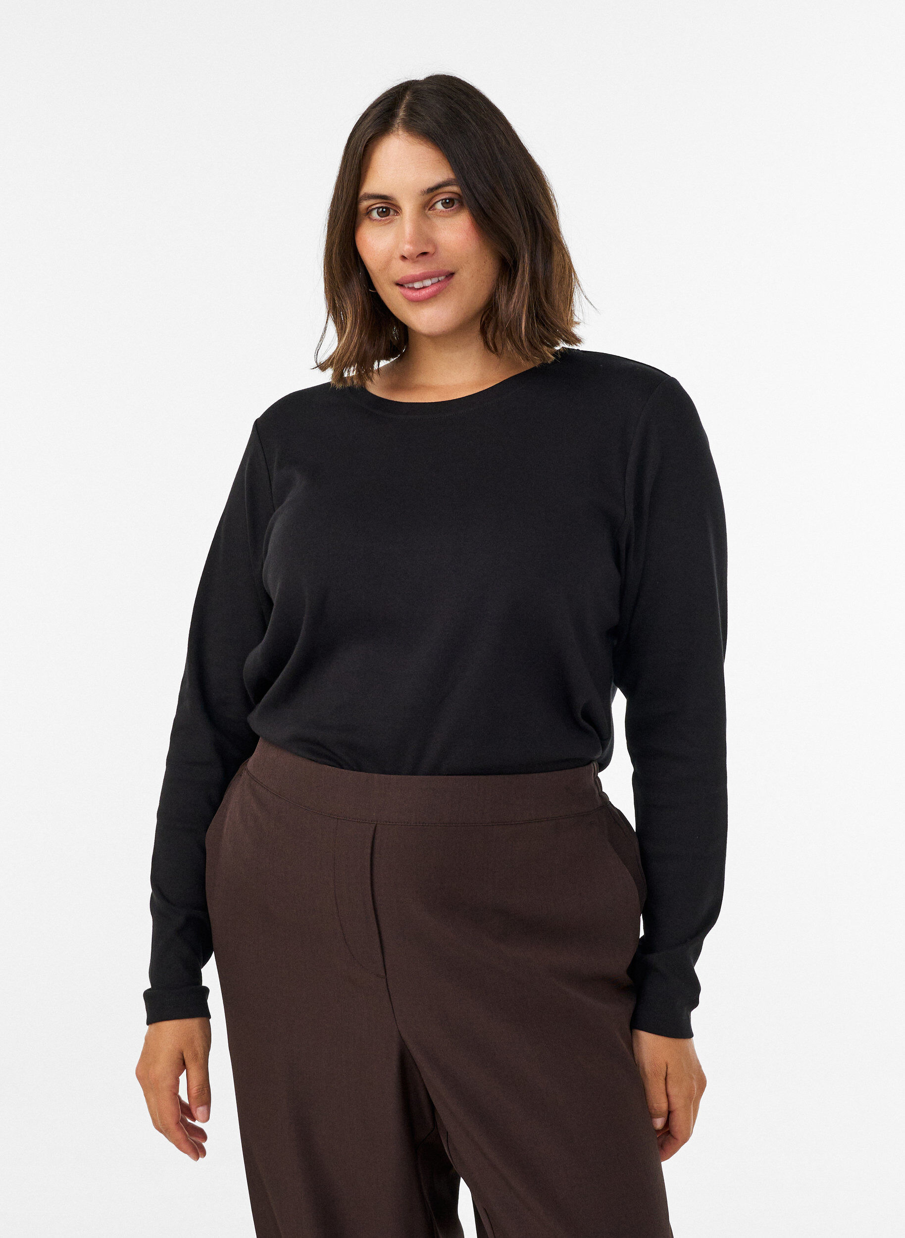 ZizziPitk&auml;hihainen basic-T-paita py&ouml;re&auml;ll&auml; p&auml;&auml;ntiell&auml;, Musta, Model image number 0