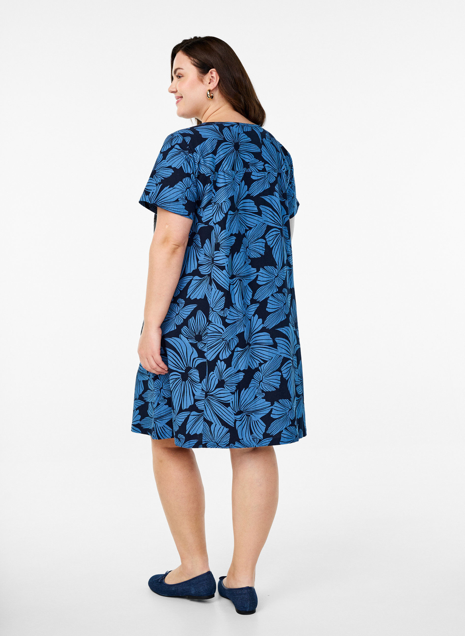 ZizziLyhyt a-linjainen mekko kukkakuviolla, Sininen, Model image number 2
