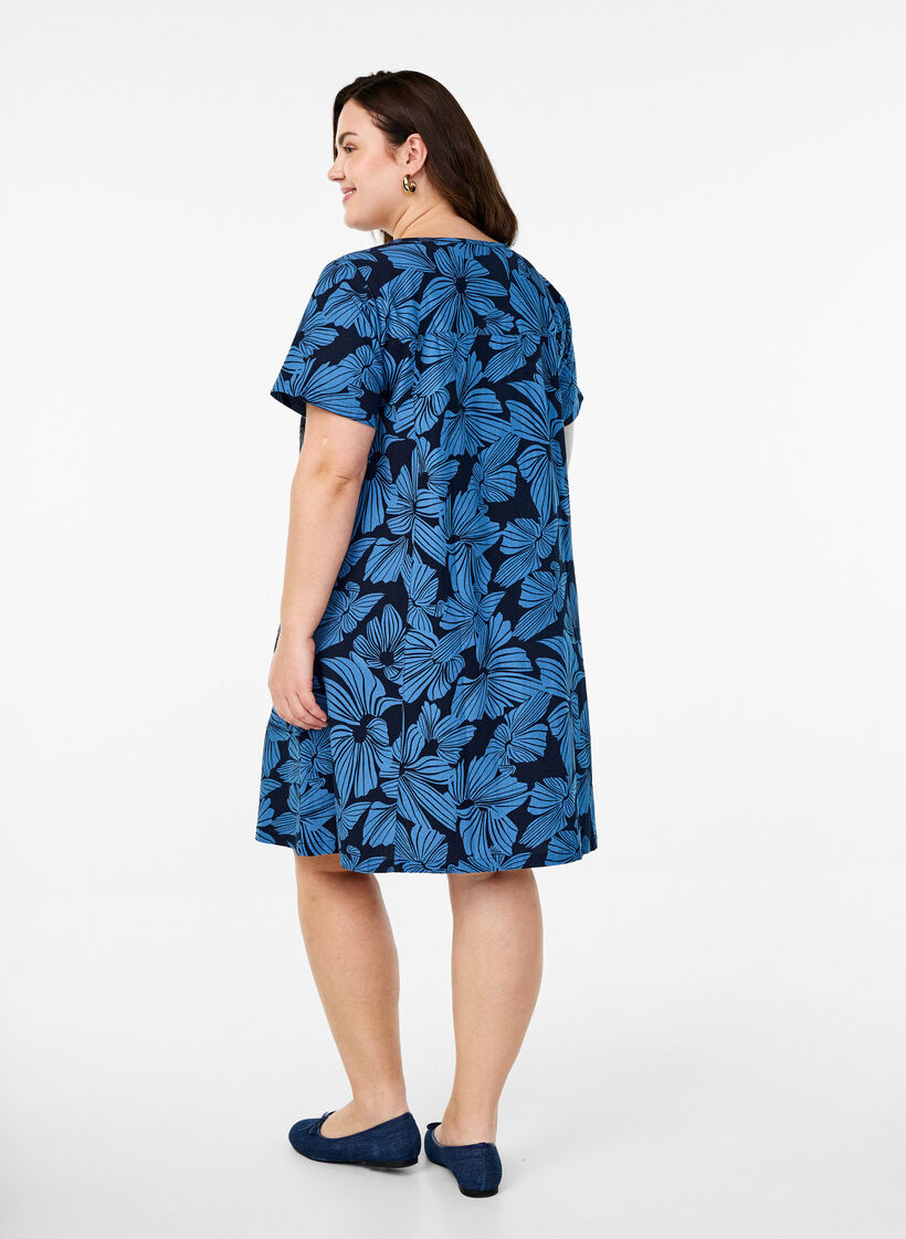 Lyhyt a-linjainen mekko kukkakuviolla, Sininen, Model image number 2