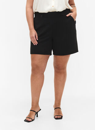 Shortsit, joissa on taskut ja väljä istuvuus, Black, Model image number 2