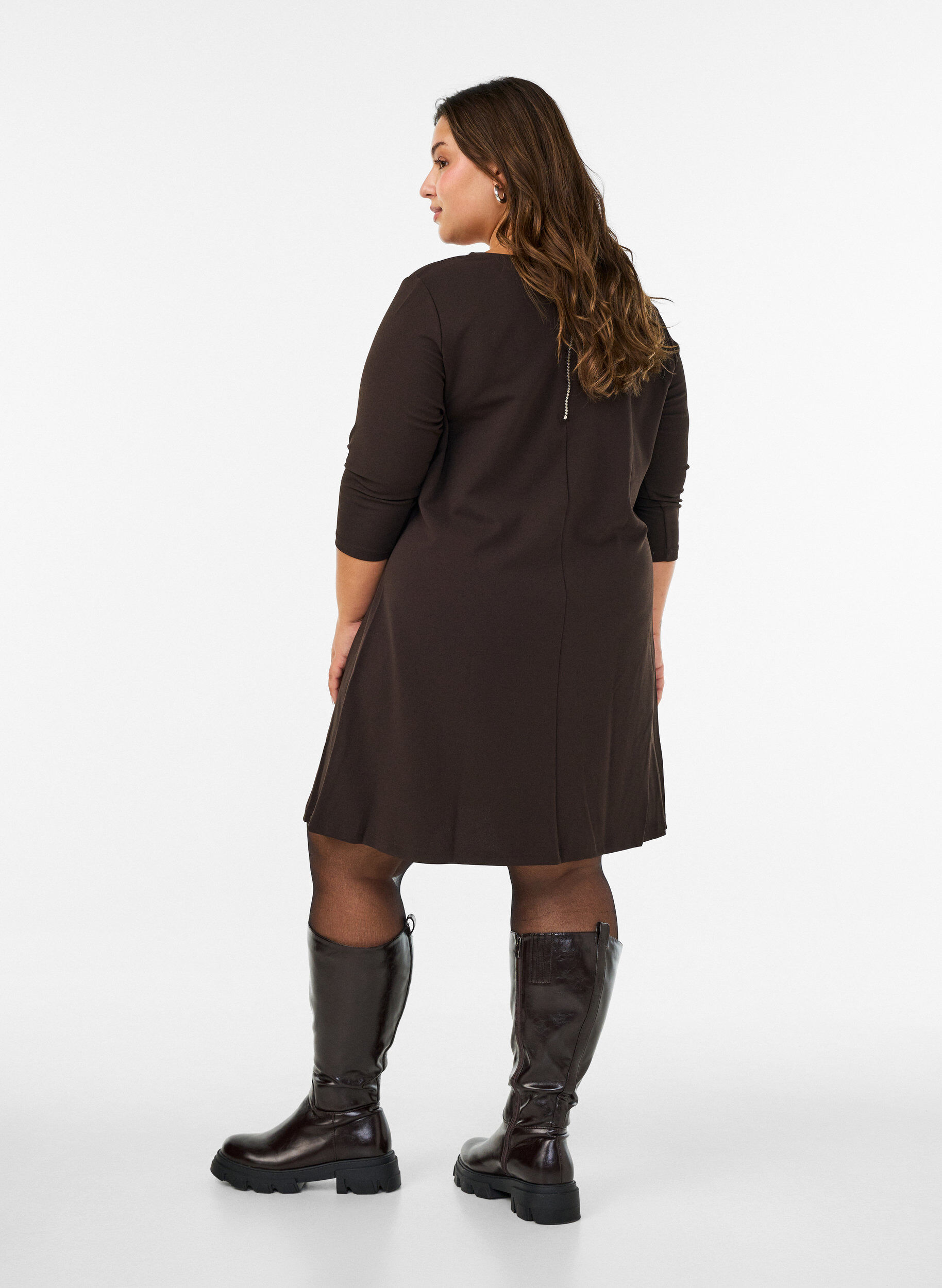 ZizziLyhyt A-linjainen mekko 3/4-hihoilla, Ruskea, Model image number 2