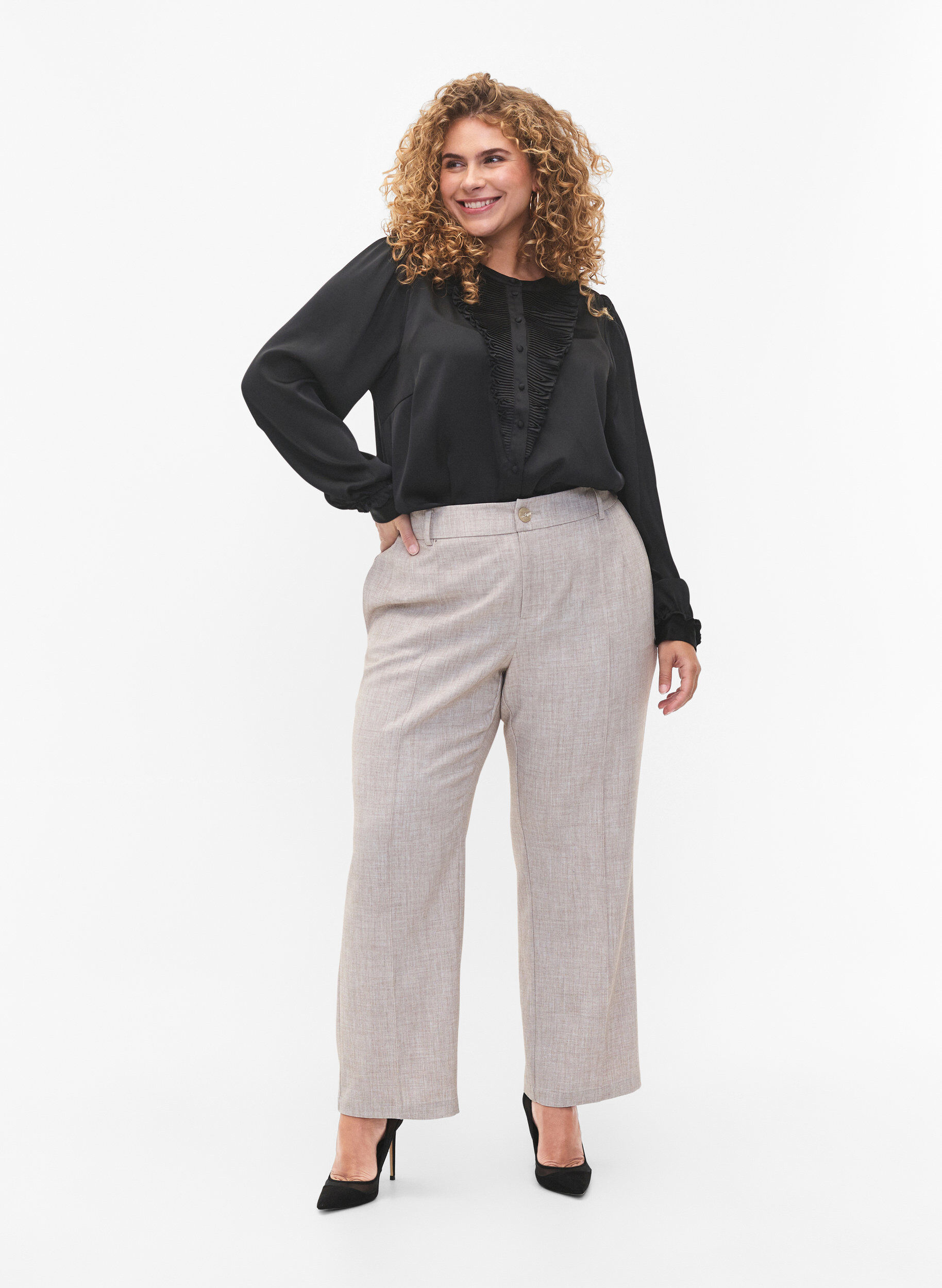 Zizzi Satiininen paitapusero r&ouml;yhel&ouml;yksityiskohdilla, Black, Model image number 2