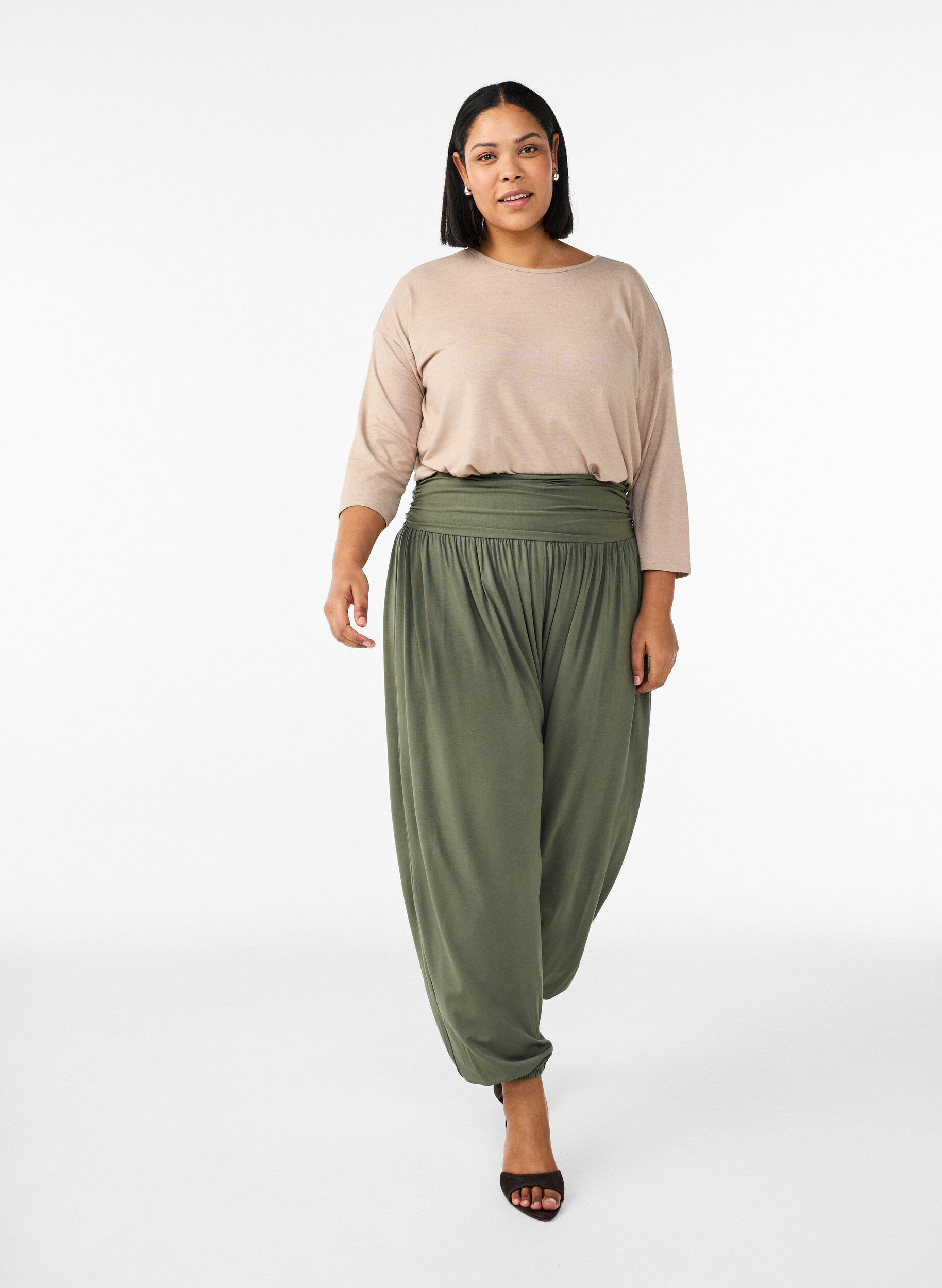 Zizzi Jerseypusero 3/4-hihoilla, Beige, Model image number 1