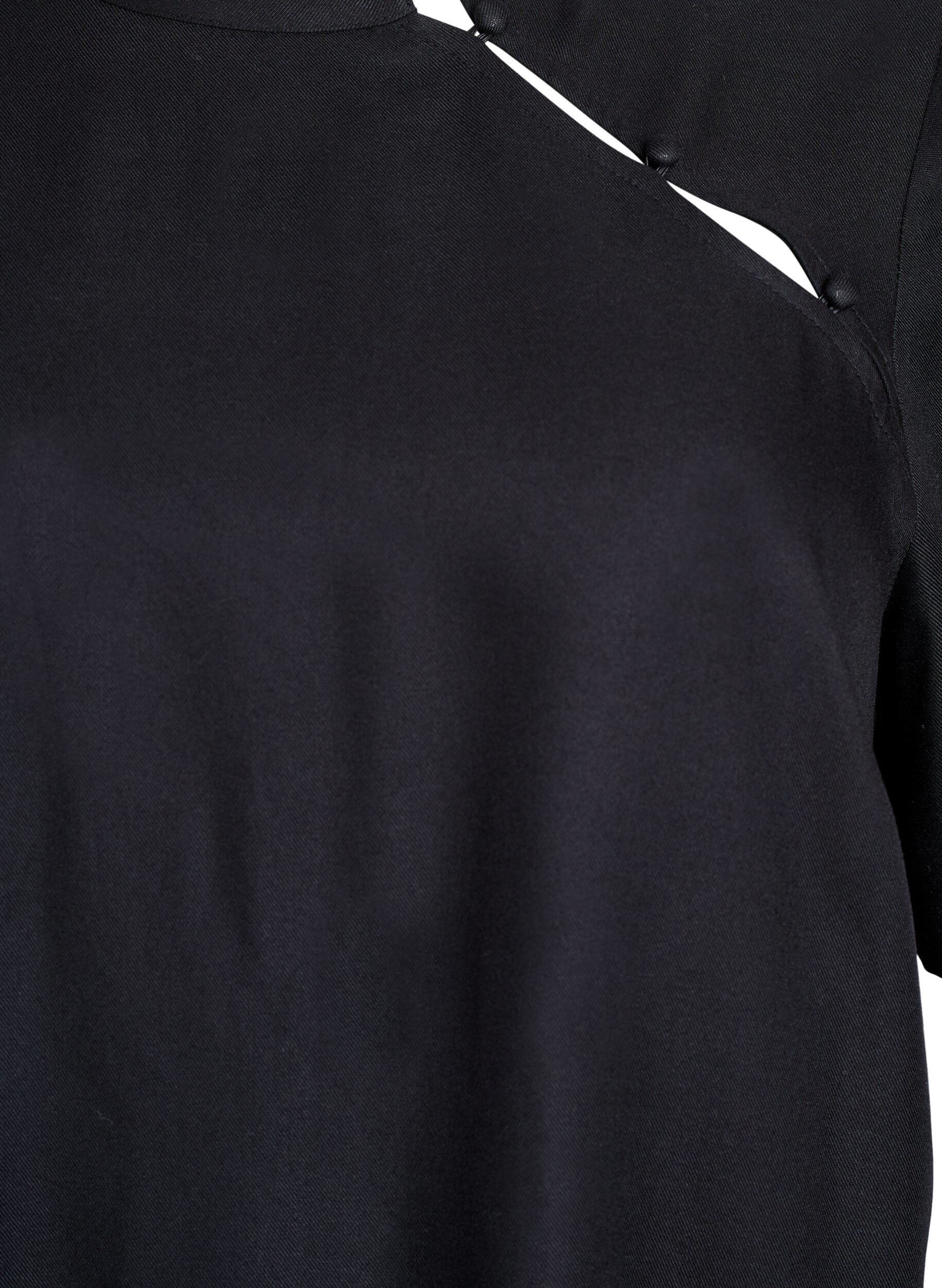 Zizzi Lyhythihainen pusero viistoilla nappikiinnityksill&auml;, Musta, Packshot image number 2