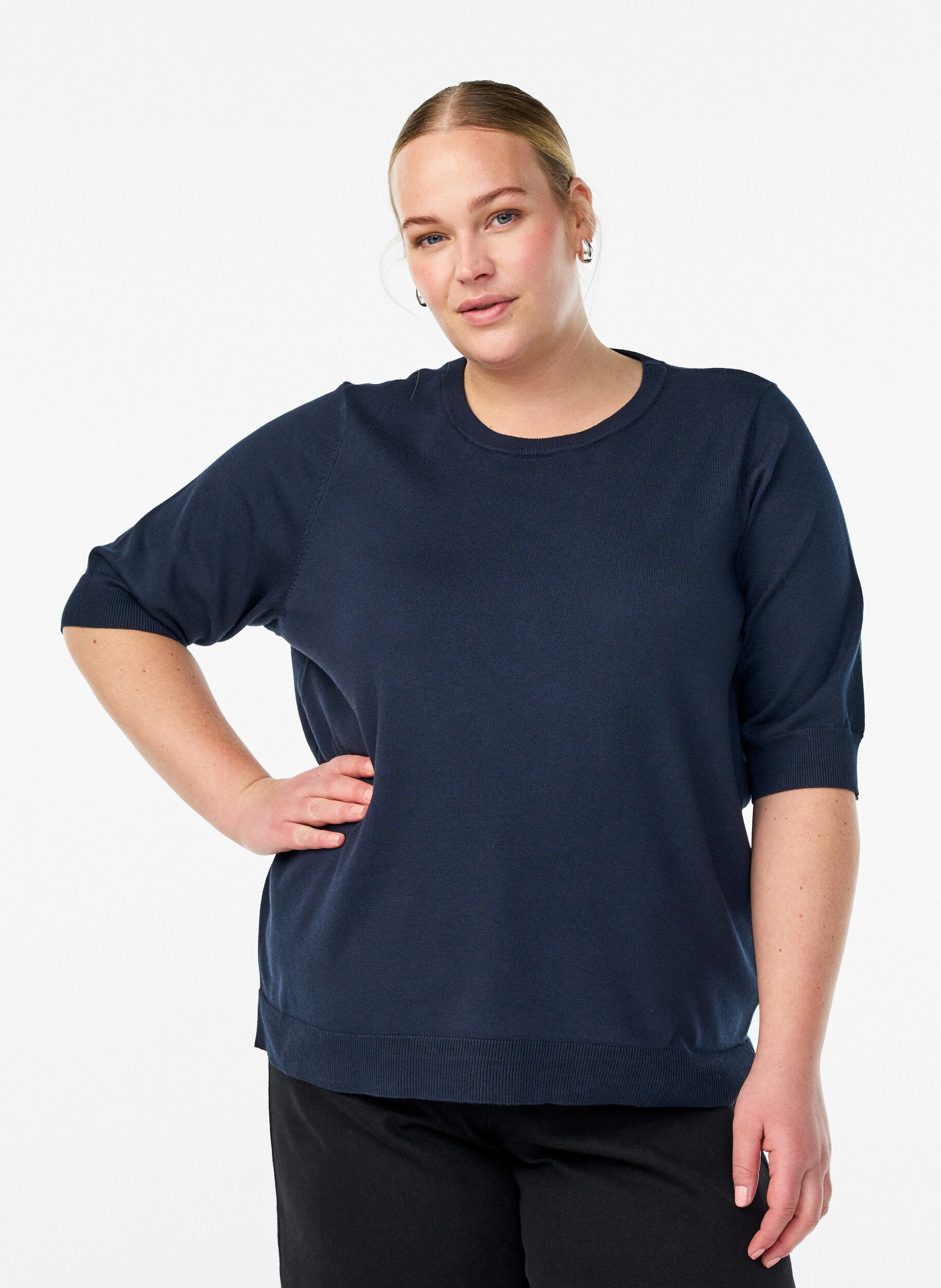 Hienoneulepusero lyhyill&auml; hihoilla, Sininen, Model