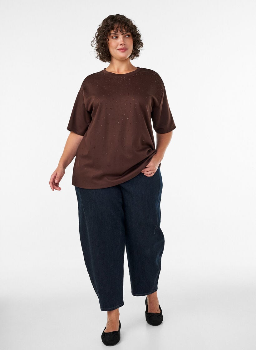 T-paita, jossa on strasseja ja py&ouml;re&auml; kaula-aukko, Ruskea, Model image number 1