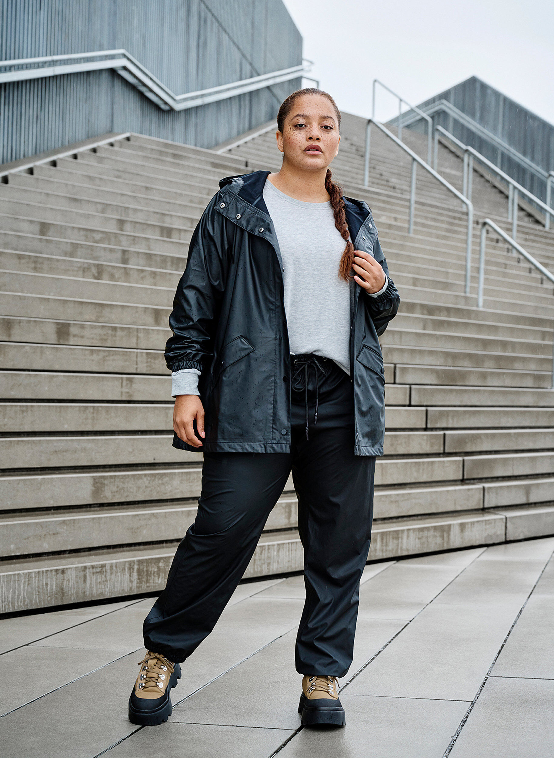 Zizzi Sadehousut teipatuilla saumoilla, Black, Image image number 0