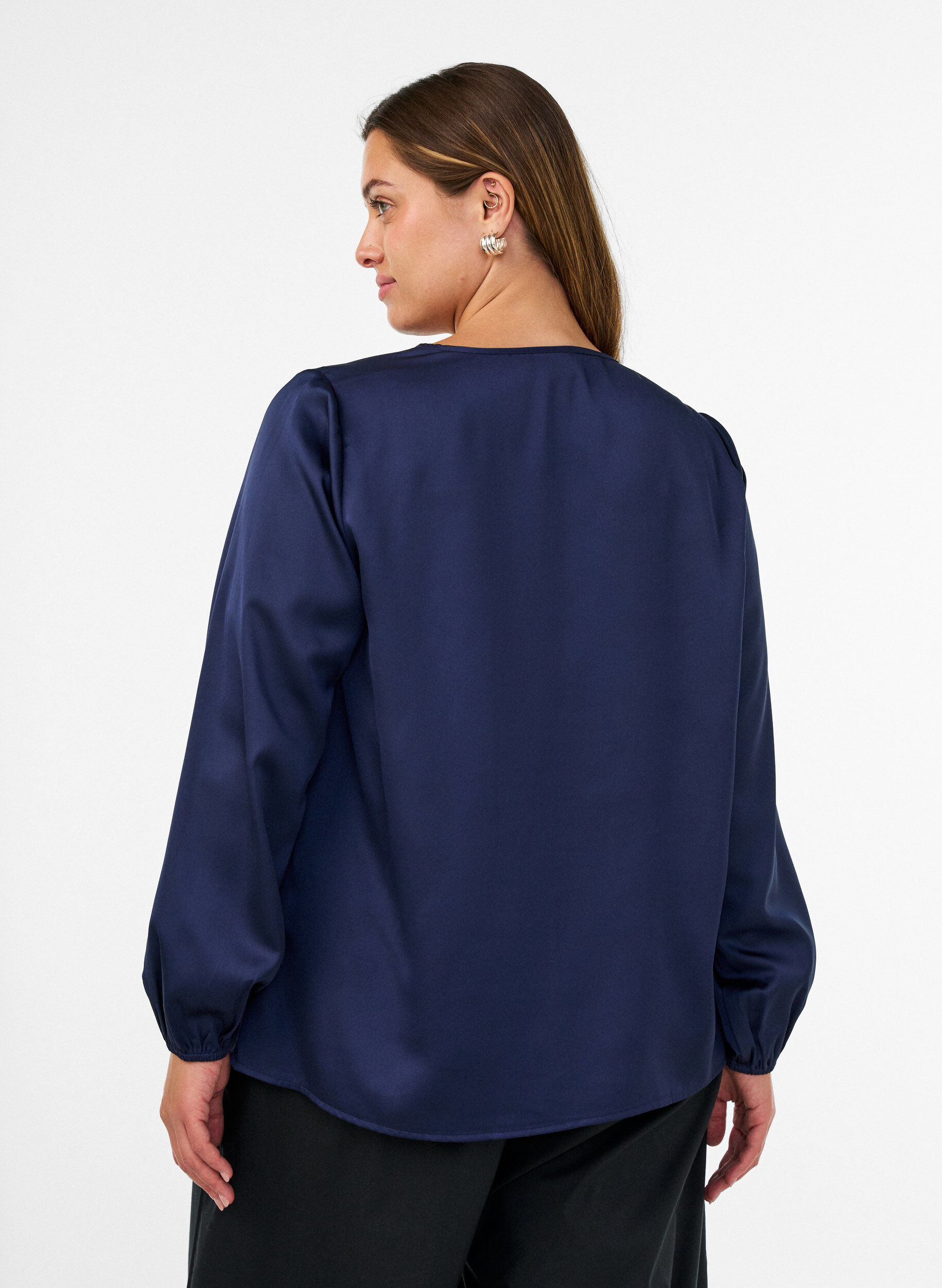 ZizziSatiinipusero pitsiaplikaatioilla ja helmill&auml;, Sininen, Model image number 2
