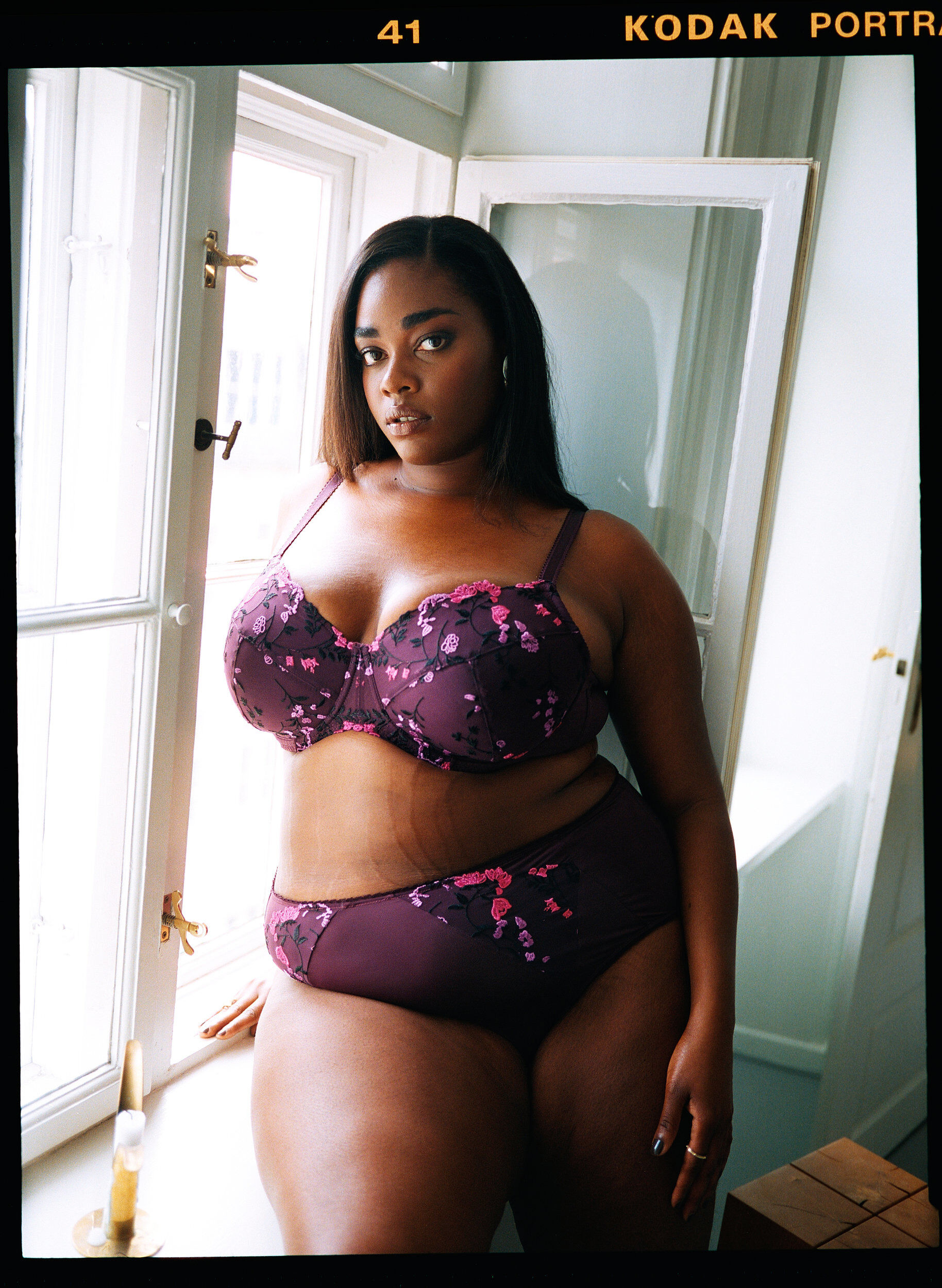 Zizzi Mikrokuituiset alushousut kukkaisin kirjailuin, Violetti, Image image number 0