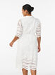 Paitamekko brodeerattua broderie anglaise -kangasta vy&ouml;ll&auml;, Valkoinen, Model image number 2