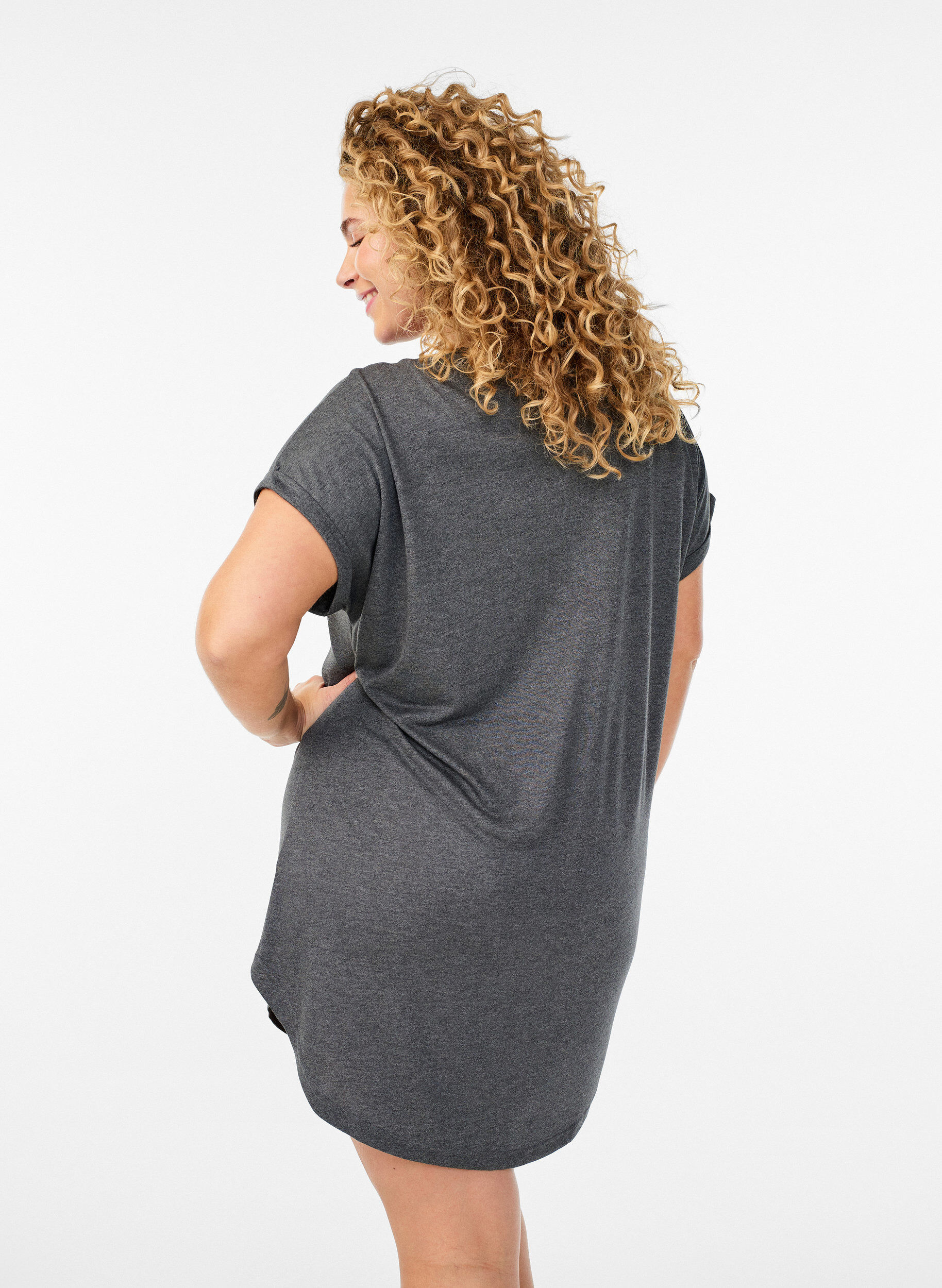 ZizziLyhythihainen y&ouml;paita tekstiprintill&auml;, Musta, Model image number 2