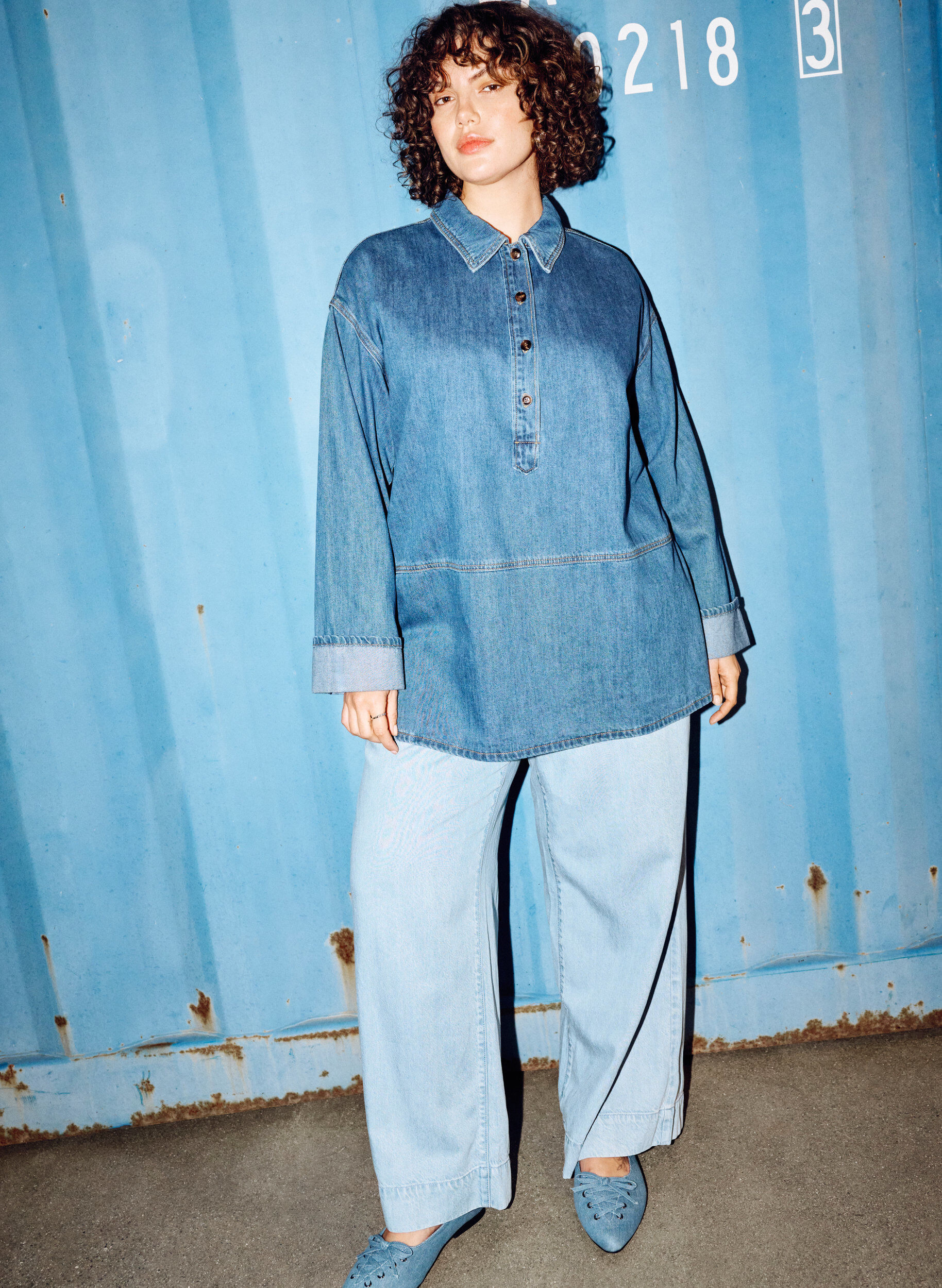 Zizzi Leve&auml;lahkeiset farkkuhousut korkealla vy&ouml;t&auml;r&ouml;ll&auml;, Sininen, Image image number 0