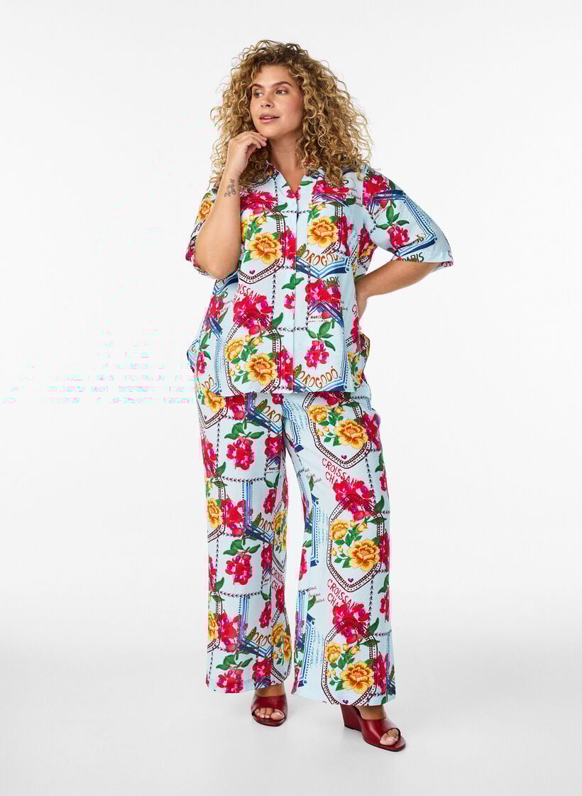 Suoralahkeiset housut v&auml;rikk&auml;&auml;ll&auml; printill&auml;, Sininen, Model image number 0